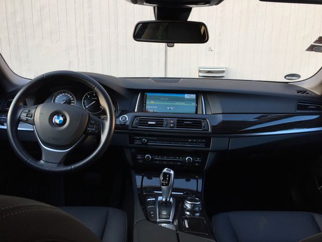 BMW 520d xDrive Touring A Luxury Line HiFi Navi Pro