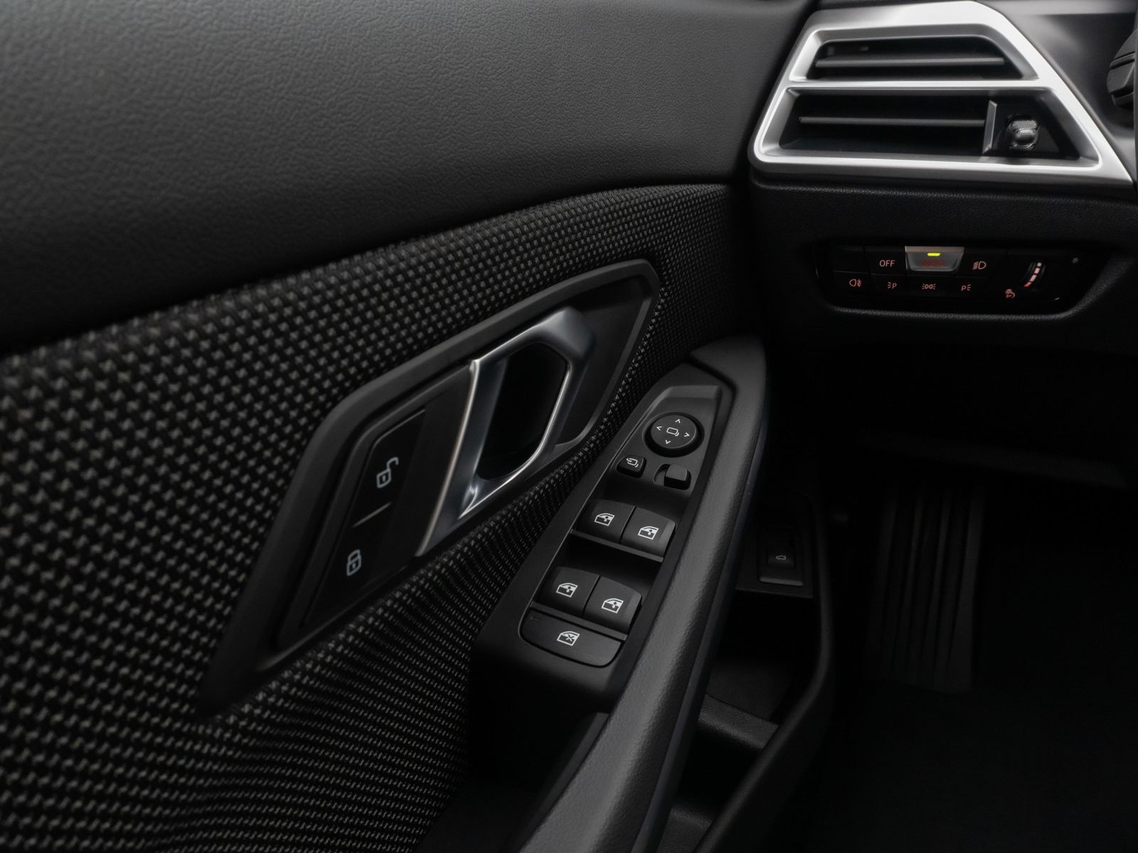 Fahrzeugabbildung BMW 318i Kamera DAB Sportlenkrad CockPit+ Alarm LED