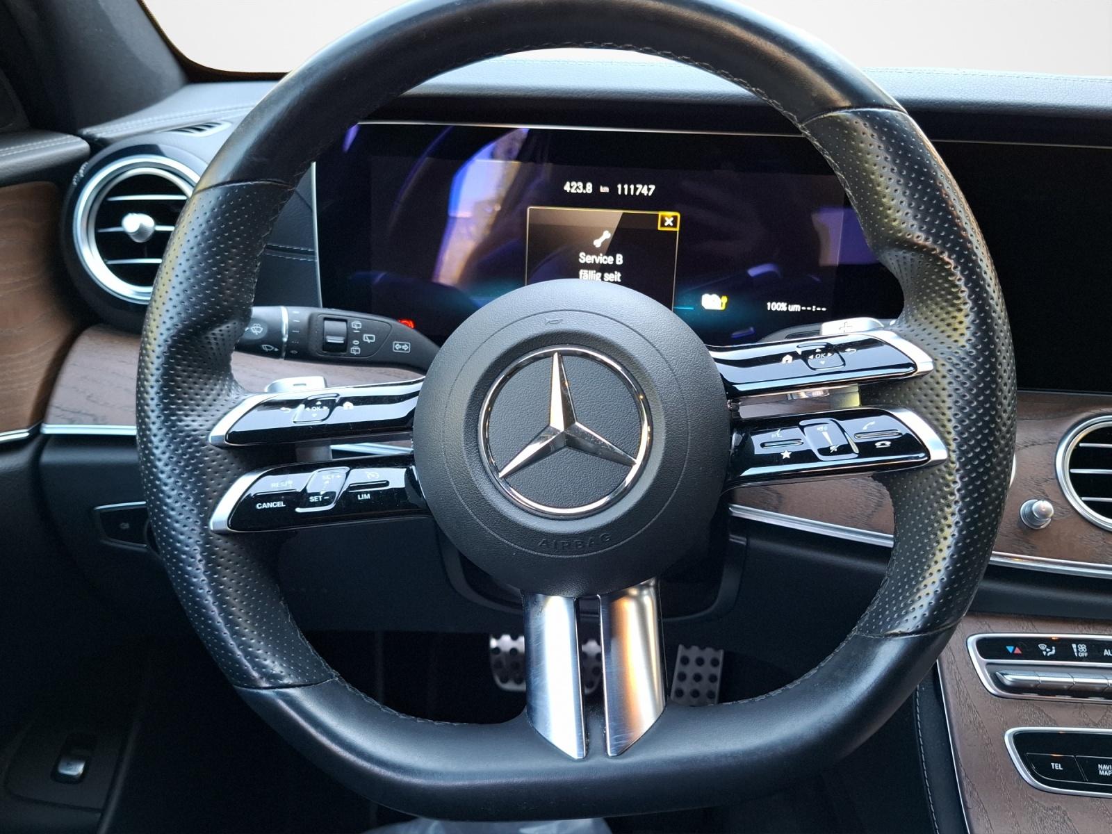 Mercedes-Benz E300 de AMG Line  Panodach Navi LED Kamera Schie