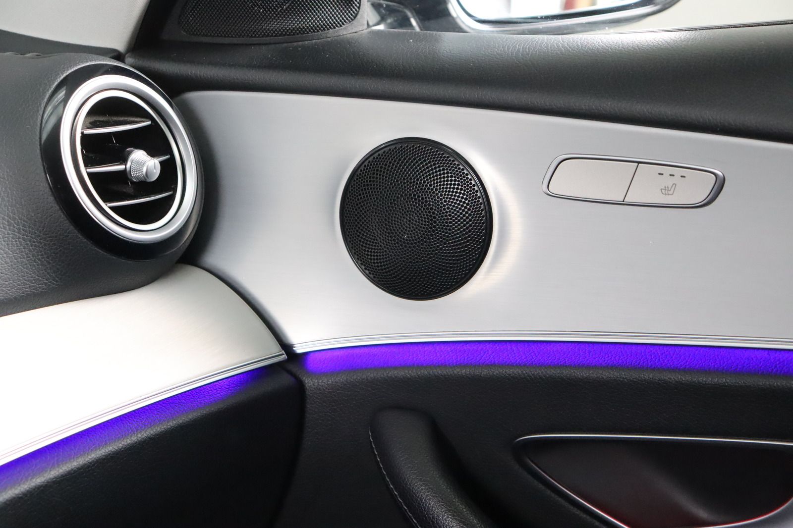 Fahrzeugabbildung Mercedes-Benz E 220 T d  * LED * DAB * Widescreen