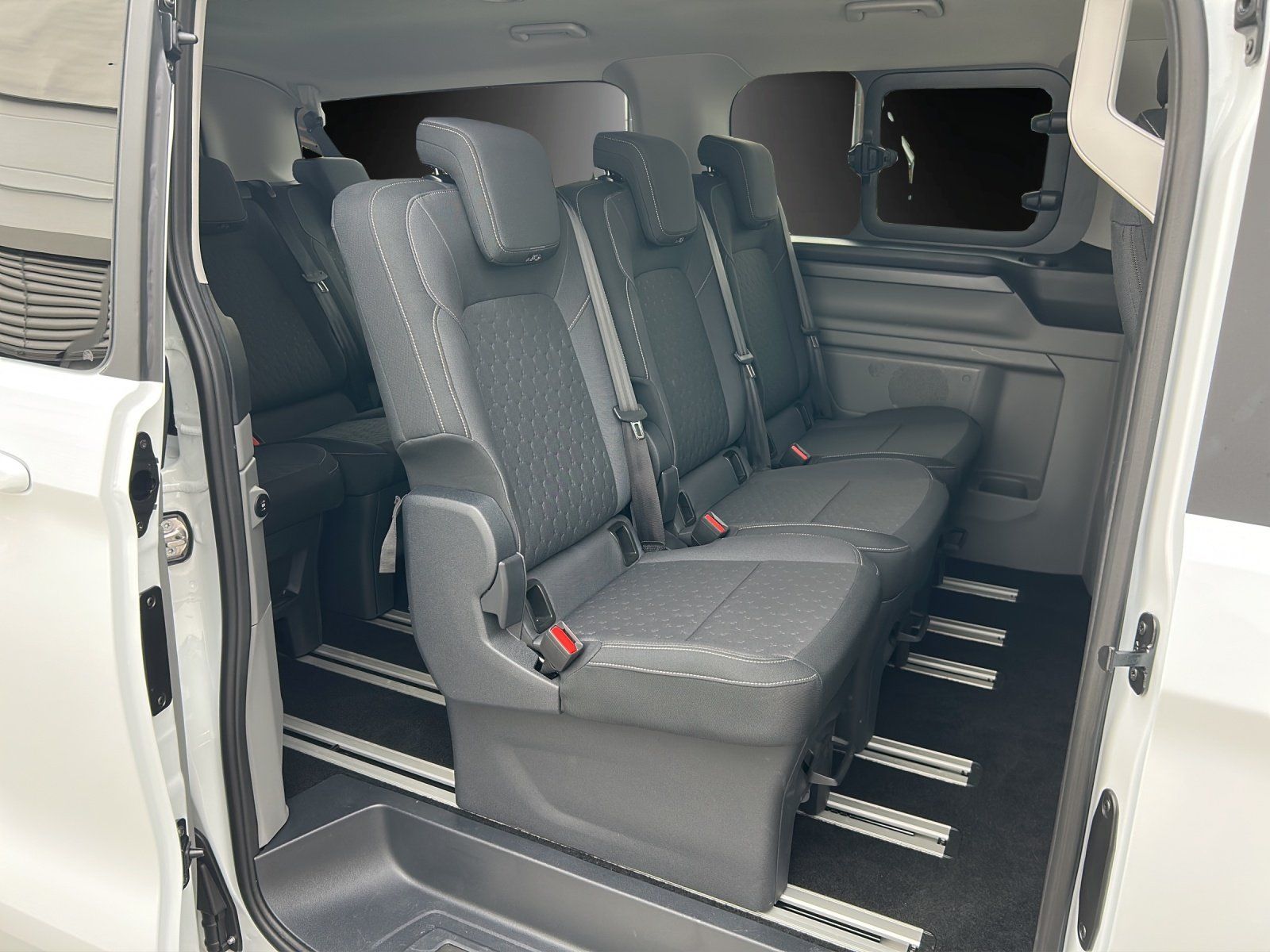 Fahrzeugabbildung Ford Tourneo Custom L2 Titanium Aut./LED/AHK/KAMERA/