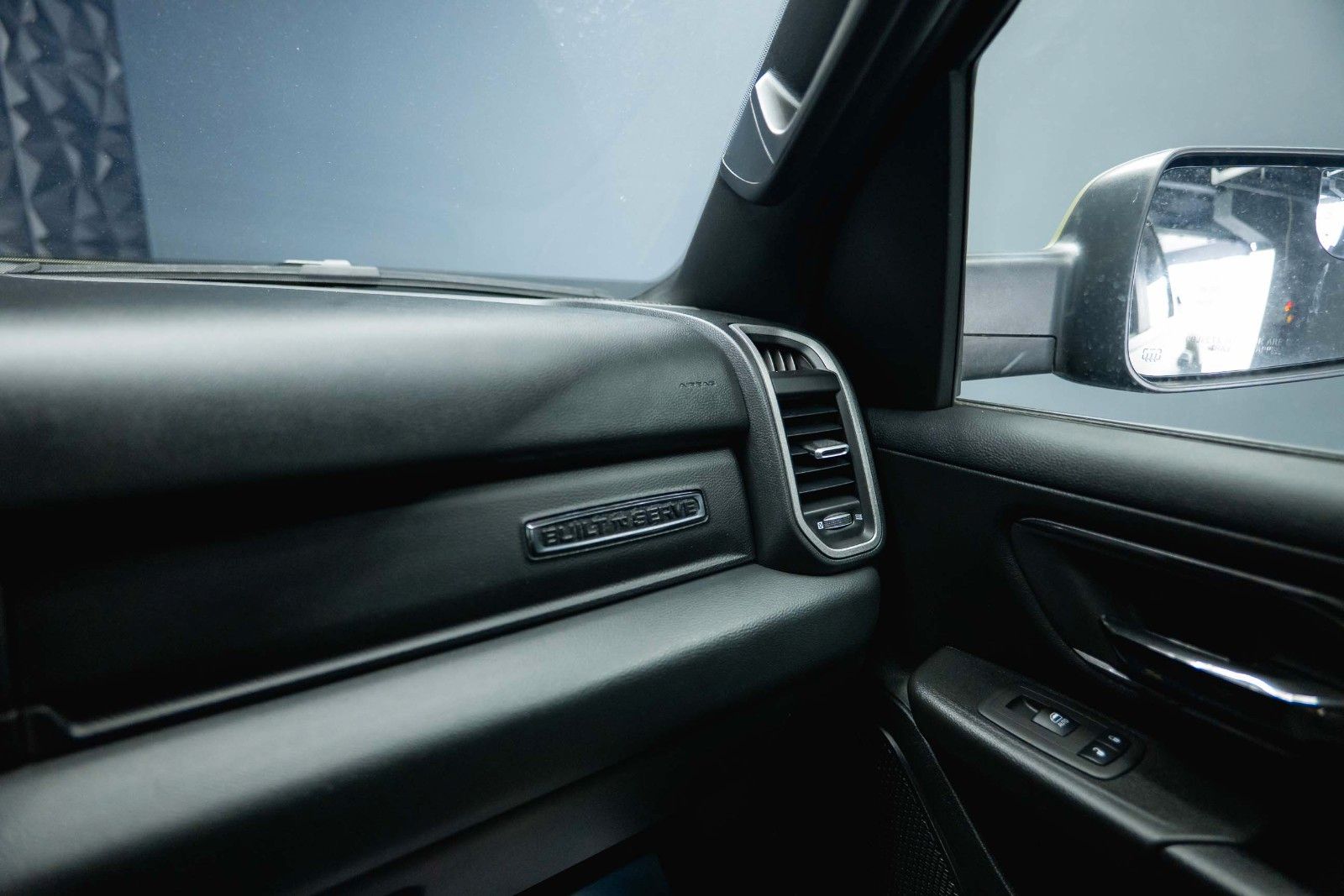 Fahrzeugabbildung Dodge RAM 5.7 V8 HEMI 4x4 LARAMIE OFFROAD TRX Styling