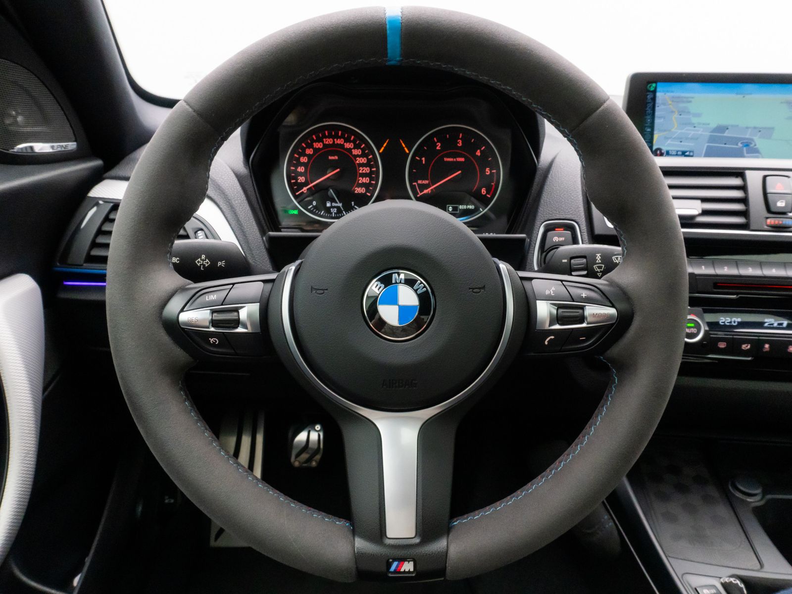 Fahrzeugabbildung BMW 118 d M Sport, Schiebedach,19 " Gewindefahrwerk