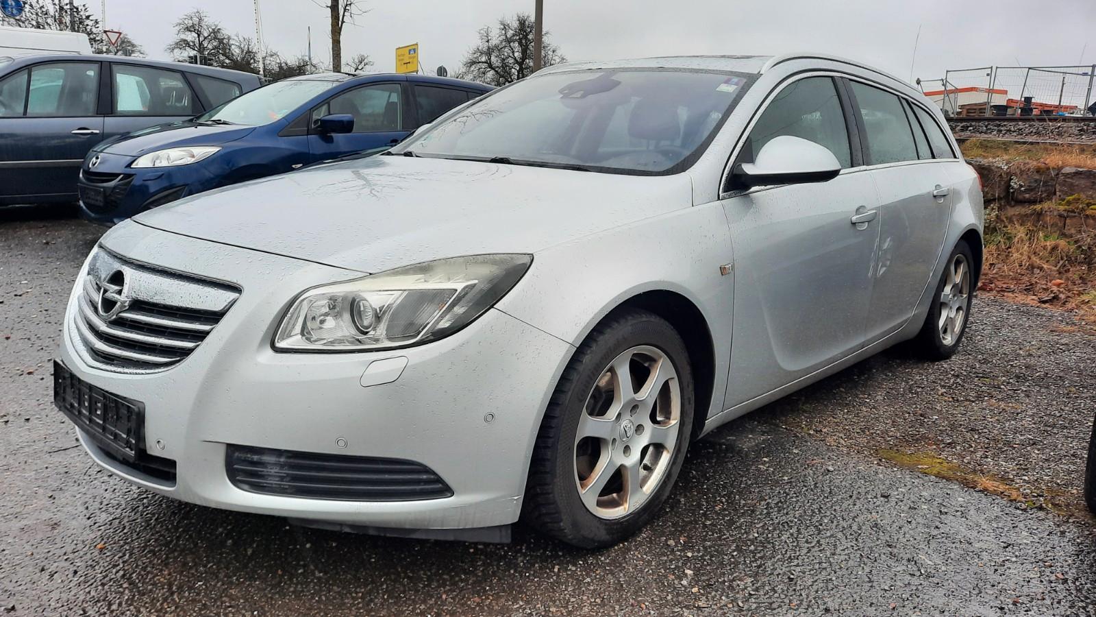 Opel Insignia A ST  *PANO-LEDER-NAVi-BI-XENON-EURO5*