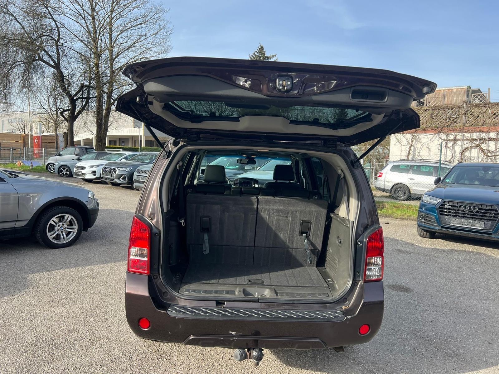 Nissan Pathfinder 3.0 dCi V6 LE | 231 ch | BVA | 7 places | Cuir | Toit ouvrant | Sièges électriques chauffants | Phares bi-xénon
