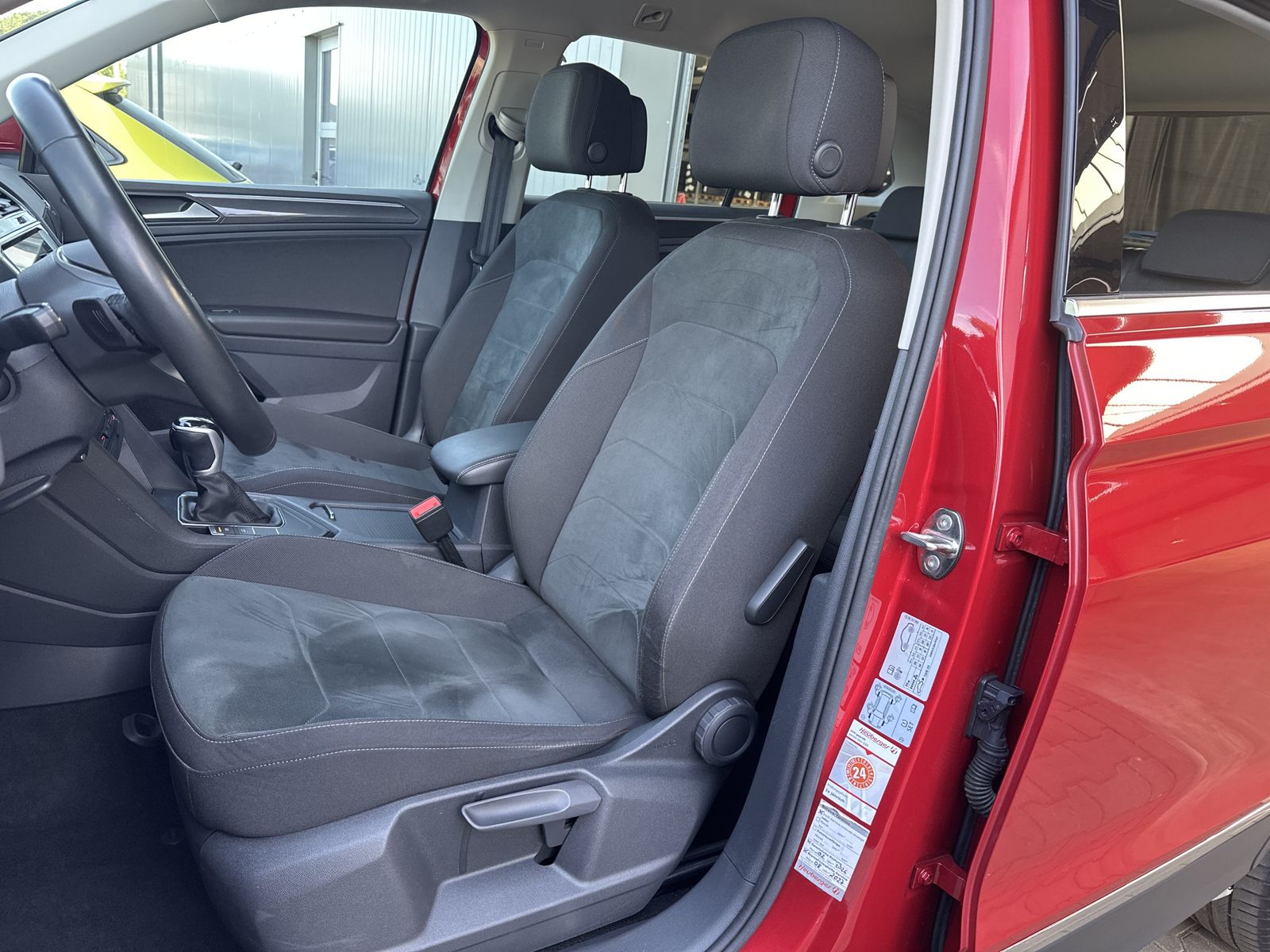 Fahrzeugabbildung Volkswagen Tiguan 1.5 TSI DSG Elegance NAV+MATRIX+ACC+AHK