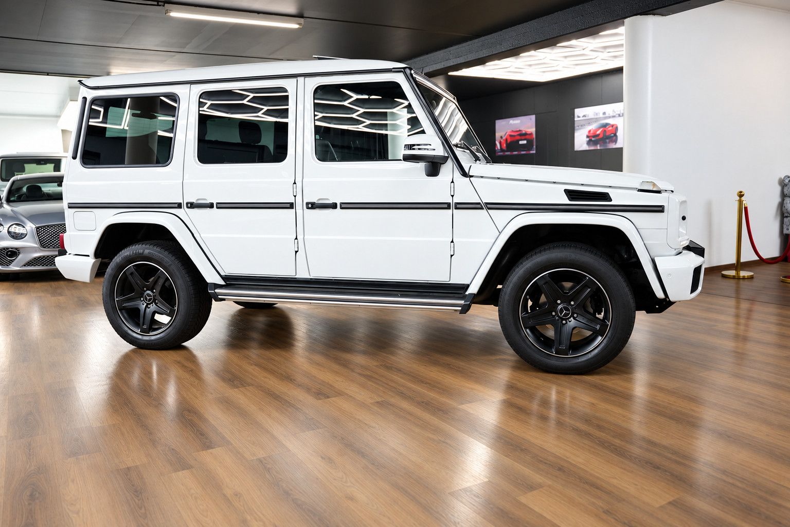 Fahrzeugabbildung Mercedes-Benz G 350 d*AMG*S-Dach*HarmanKardon*Memory*Sitzklima