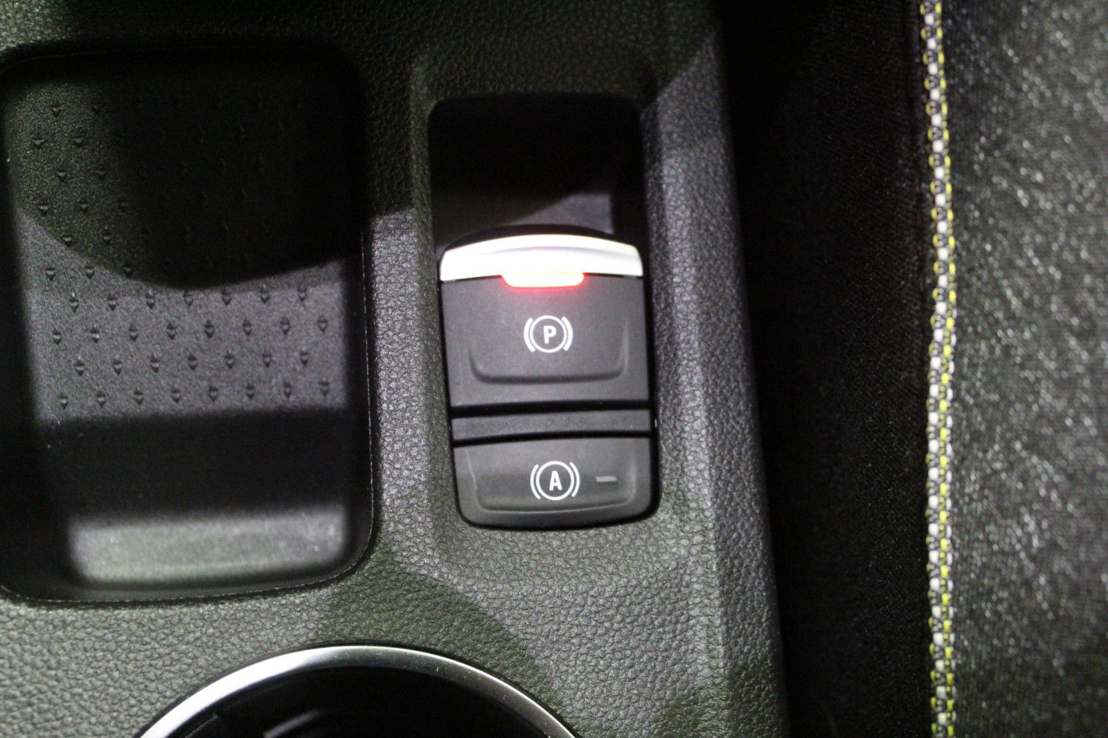 Fahrzeugabbildung Renault Captur Mild Hybrid 160 EDC Techno *Ganzjahresrei