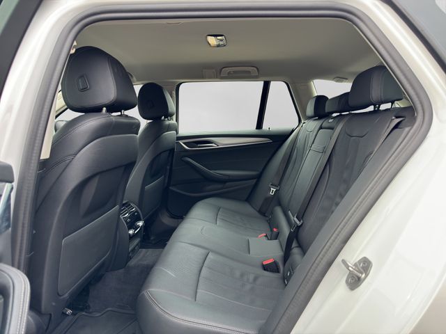 Fahrzeugabbildung BMW 530d Touring xDrive+LED+Kamera+Leder+DAB