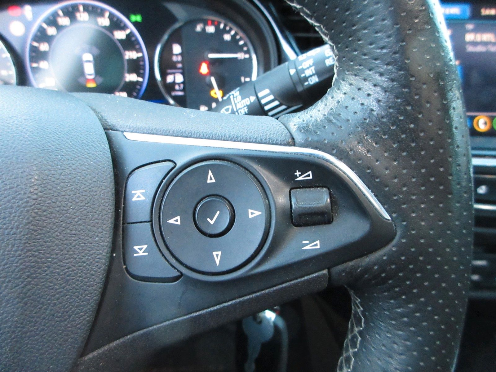 Fahrzeugabbildung Opel Insignia B ST  1.5D ELEG. LED/NAVI/SHZ/LHZ/PANO