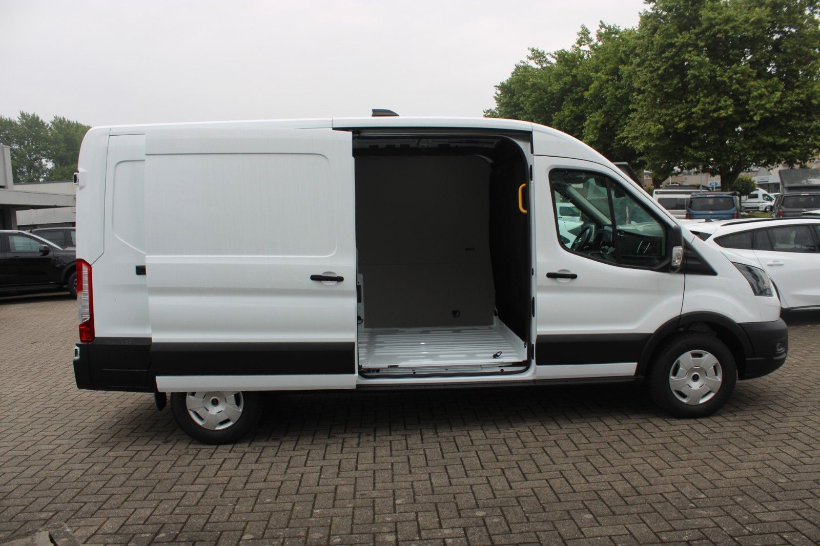 Fahrzeugabbildung Ford Transit L3 H2 LKW Kasten hoch lang KLIMA AHK CAM