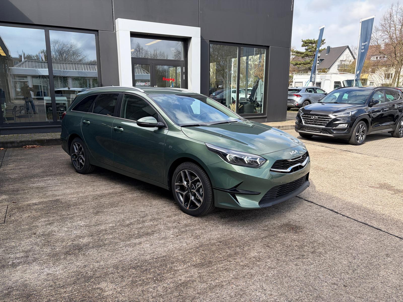 Kia CEED SW 1.5T DCT7 KEYLESS LED PDC V+H 17´´ALU