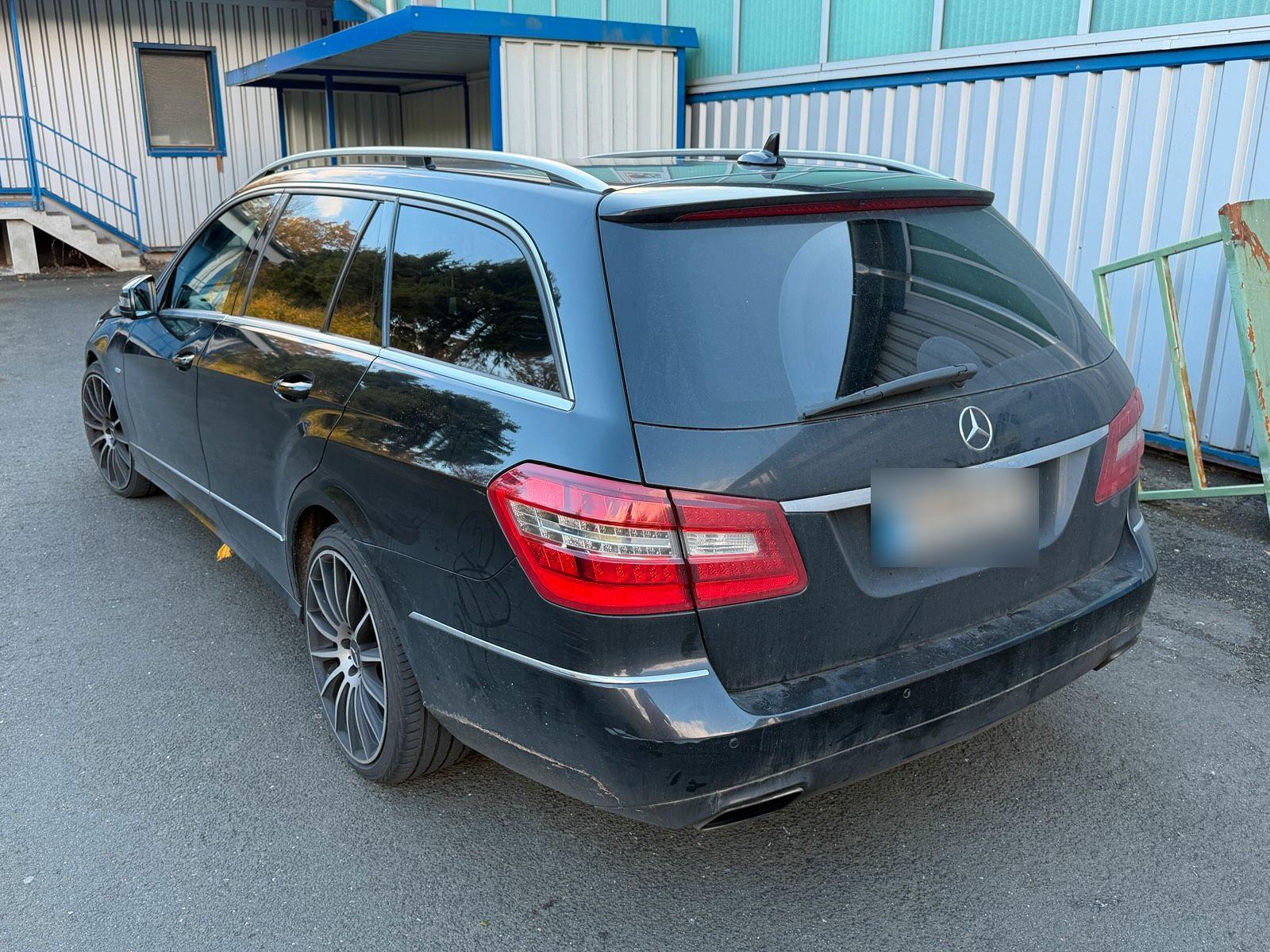 Mercedes-Benz E250 2012 — interior