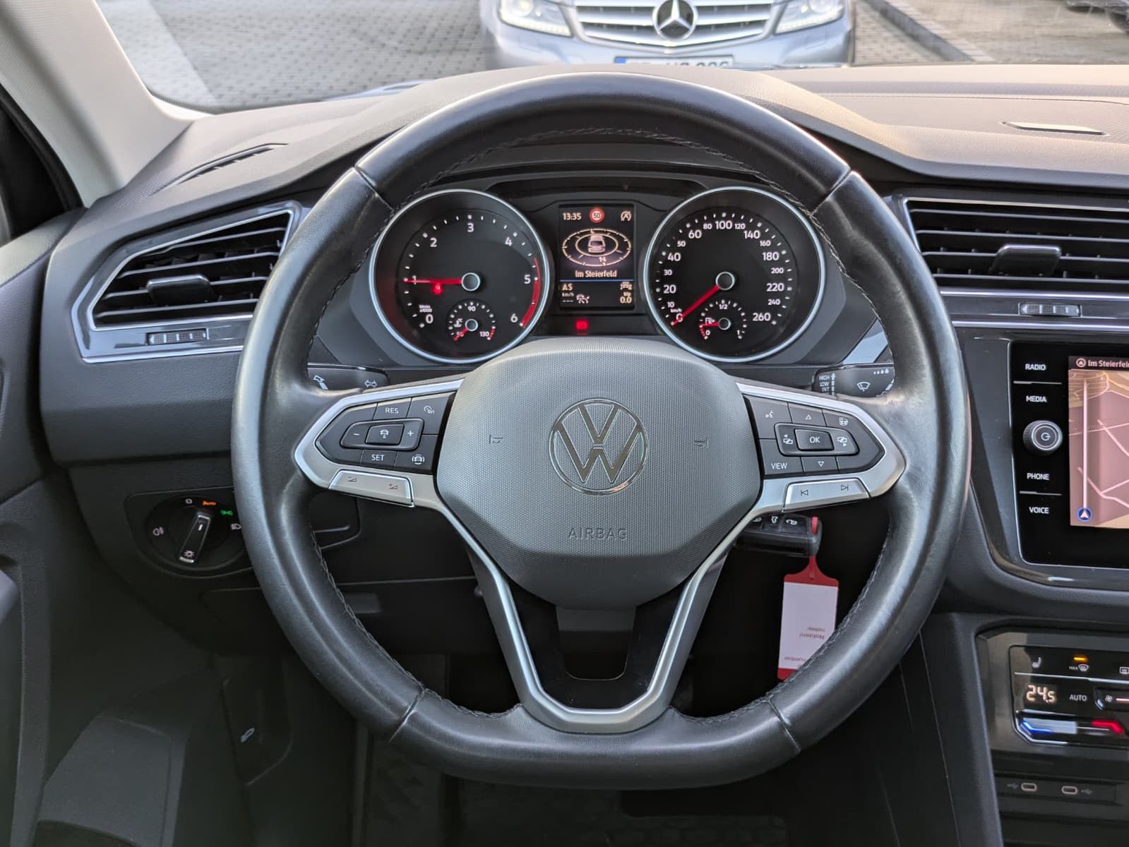 Fahrzeugabbildung Volkswagen Tiguan 2.0 TDI Life LED*AHK*ACC*SHZ*NAVI*APP