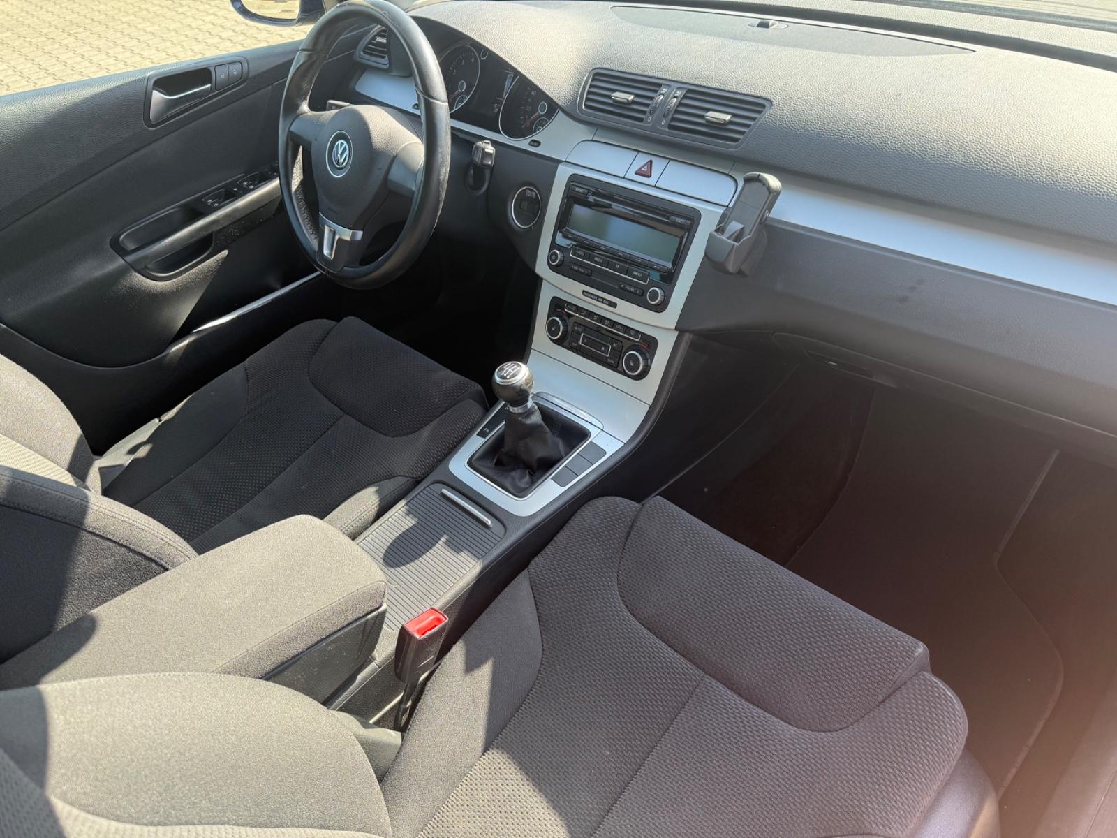 Volkswagen Passat 2010 — photo 17