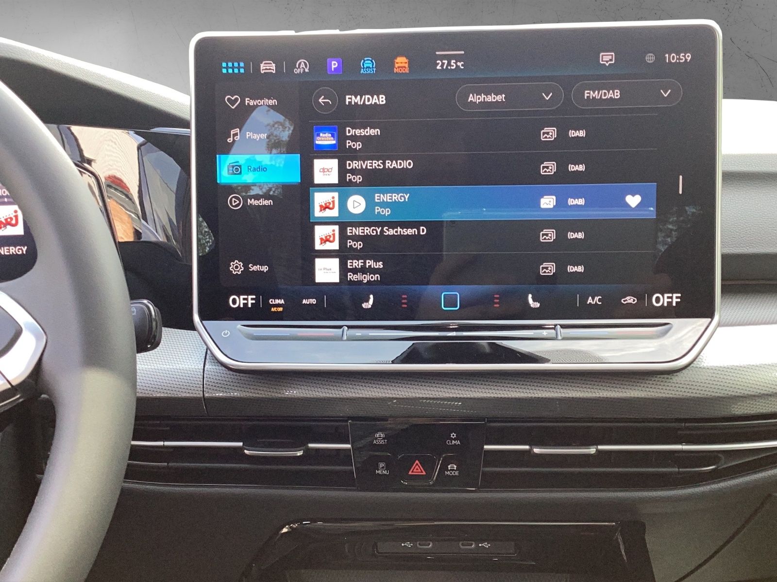 Fahrzeugabbildung Volkswagen Golf VIII eTSI Edition 50 DSG Matrix AHK Pano HU