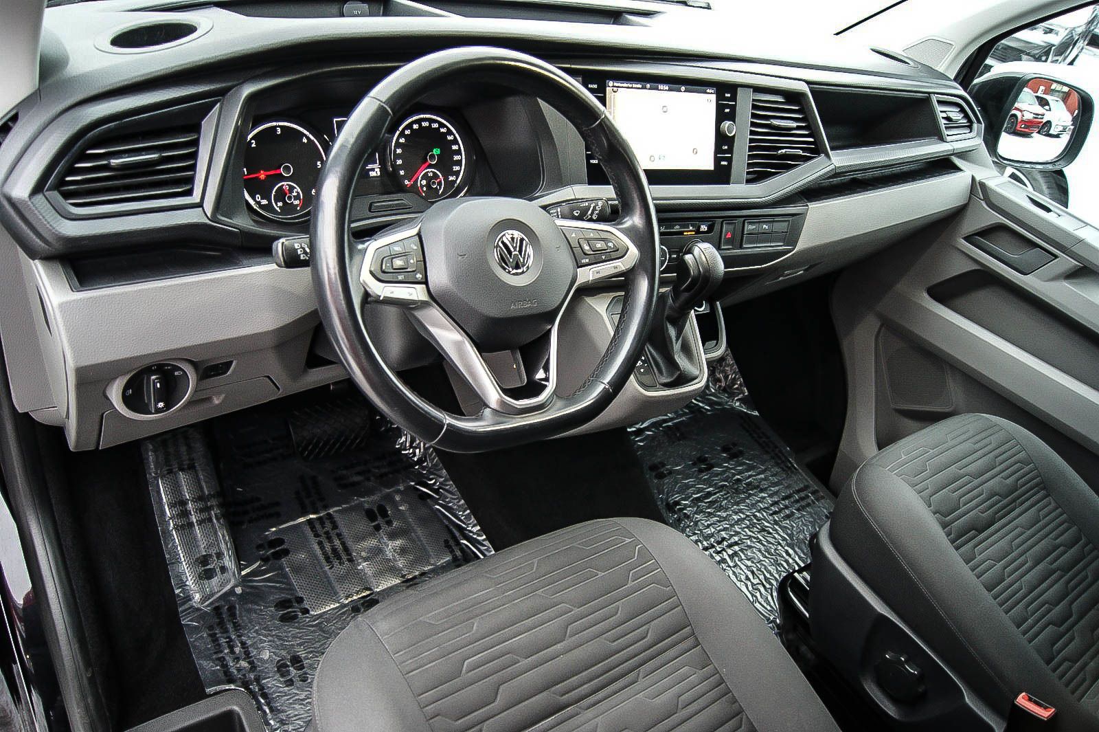 Fahrzeugabbildung Volkswagen T6.1 Caravelle/Multivan lang 2.0TDI DSG NAVI LED