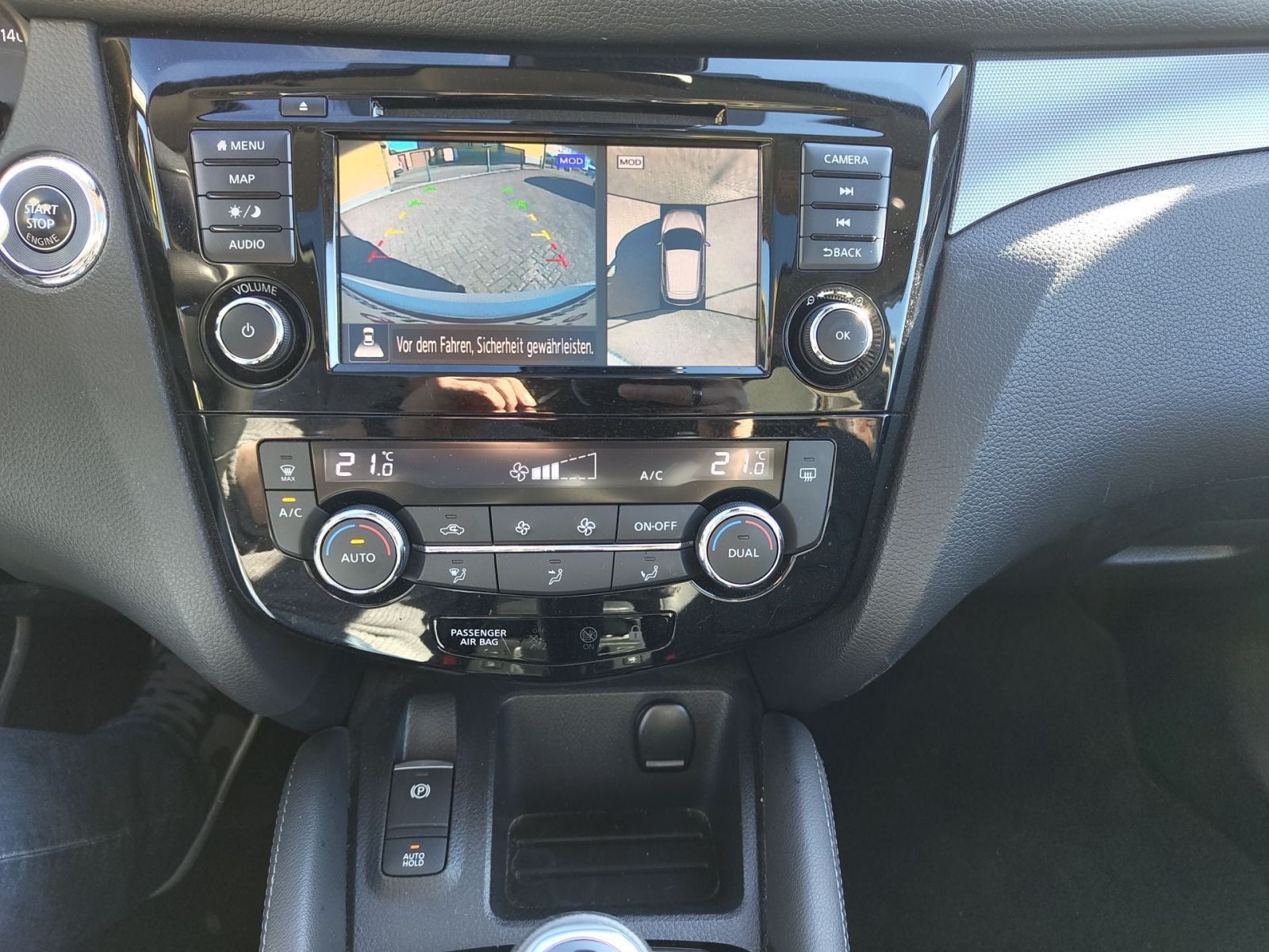 Fahrzeugabbildung Nissan Qashqai 1.3 DIG-T Akari*NAVI*360°KAMERA*SHZ*PDC