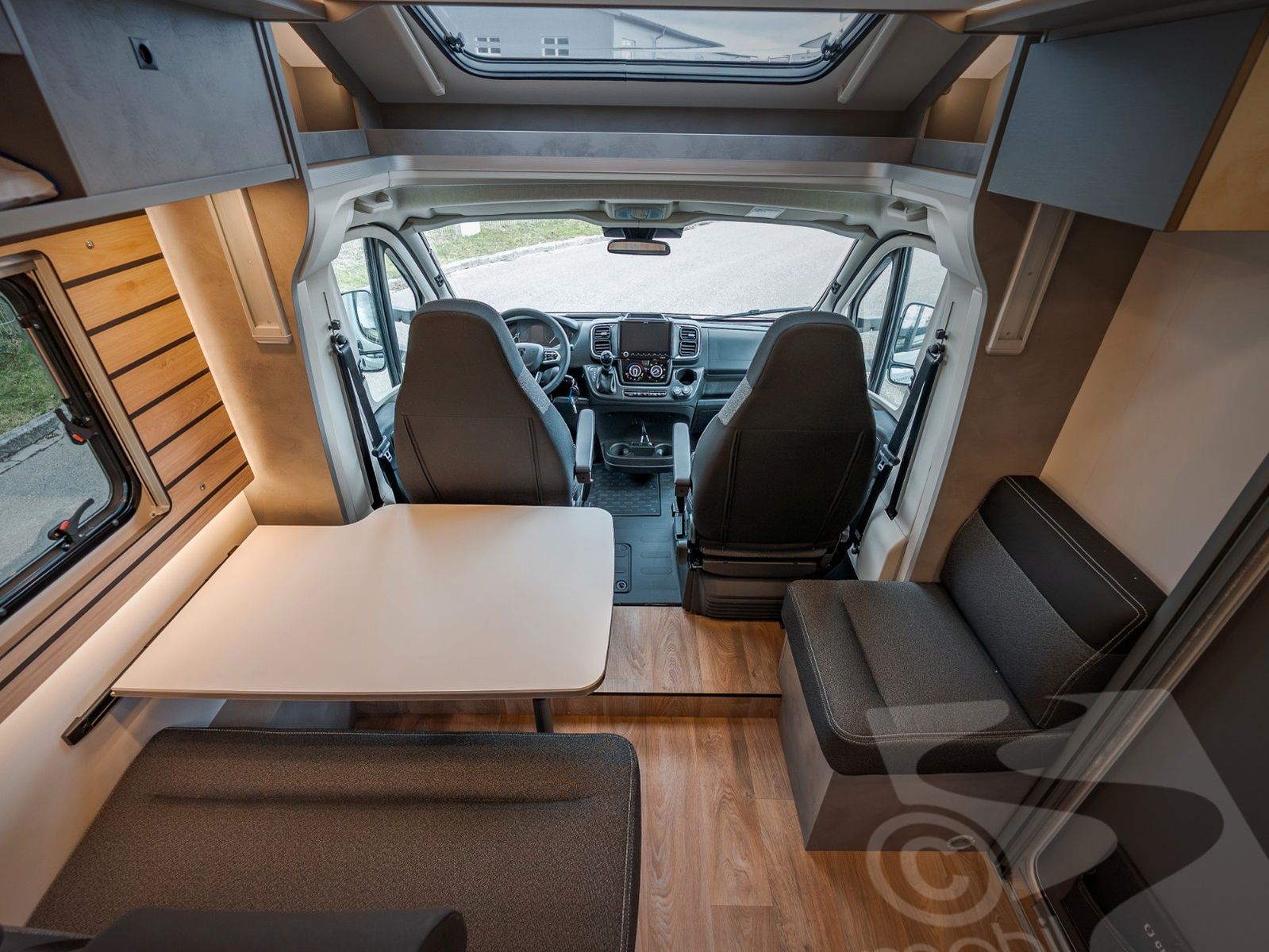 Fahrzeugabbildung Crosscamp EXPDN 7.4 E Peugeot Automatik