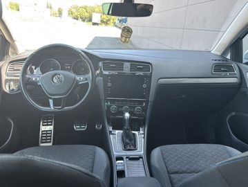 Volkswagen Golf - 11