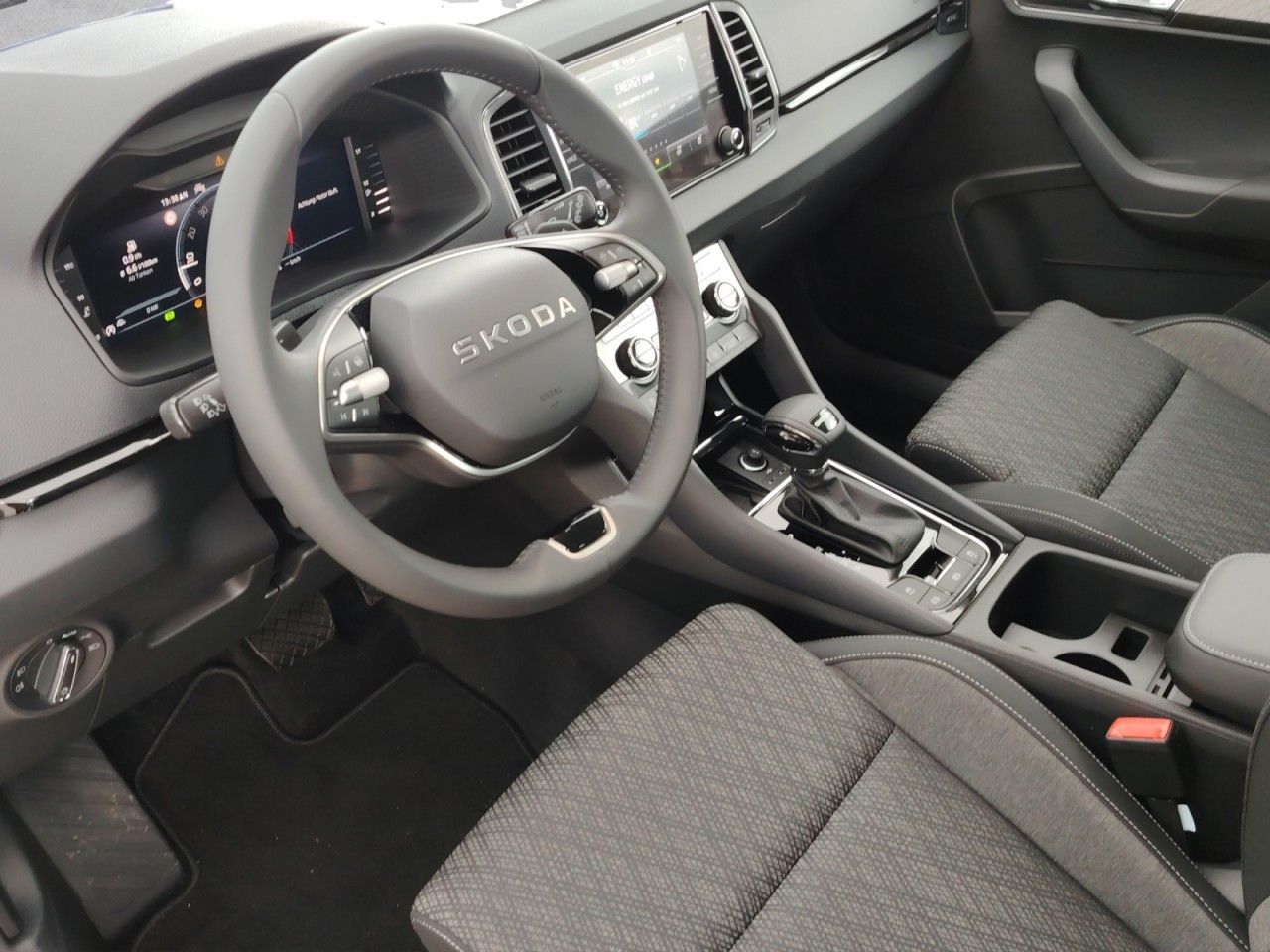 SKODA Karoq Selection Style TSI DSG – 5 Jahre Garantie - Bild 10