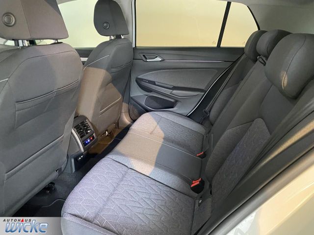 Golf VIII 1.0 TSI Move NAVI KLIMA PDC LED PANO