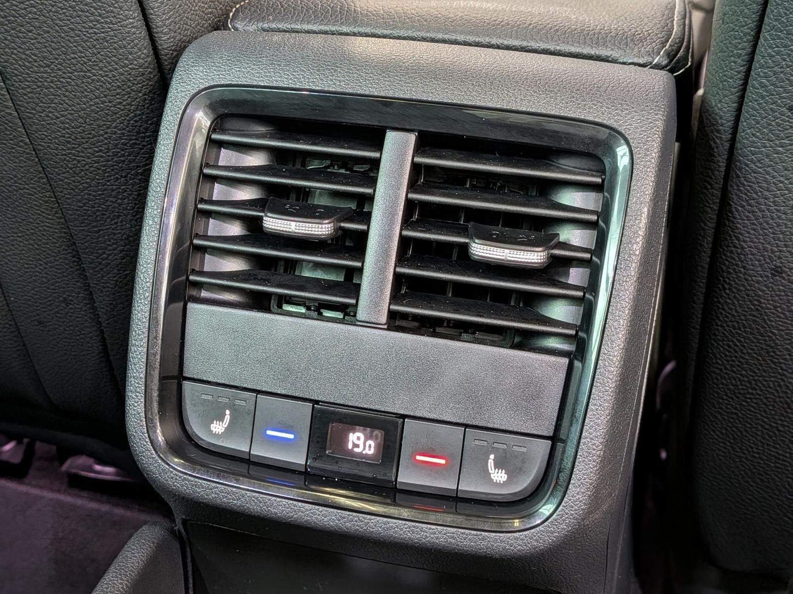 Fahrzeugabbildung SKODA Octavia 2.0TDI Sportline Matrix Canton Pano ACC