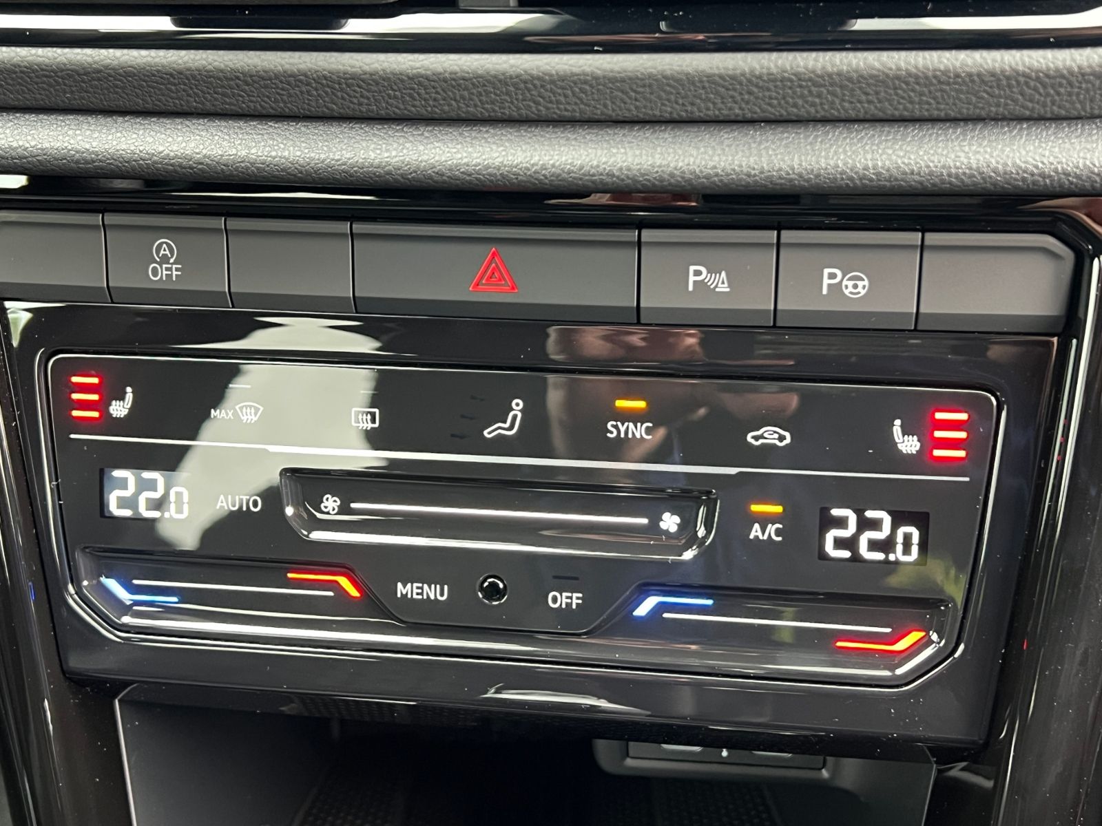 Fahrzeugabbildung Volkswagen T-Roc R-Line 2.0 TSI DSG 4MOTION *AHK, IQ.Light,