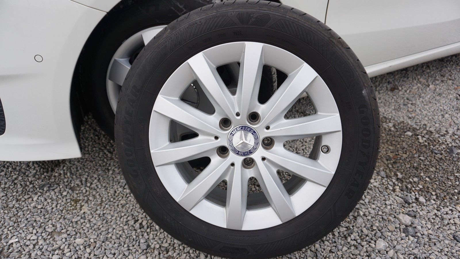 Fahrzeugabbildung Mercedes-Benz B 180 Navi,LED,Park Assist,SH,PDC,SR+WR