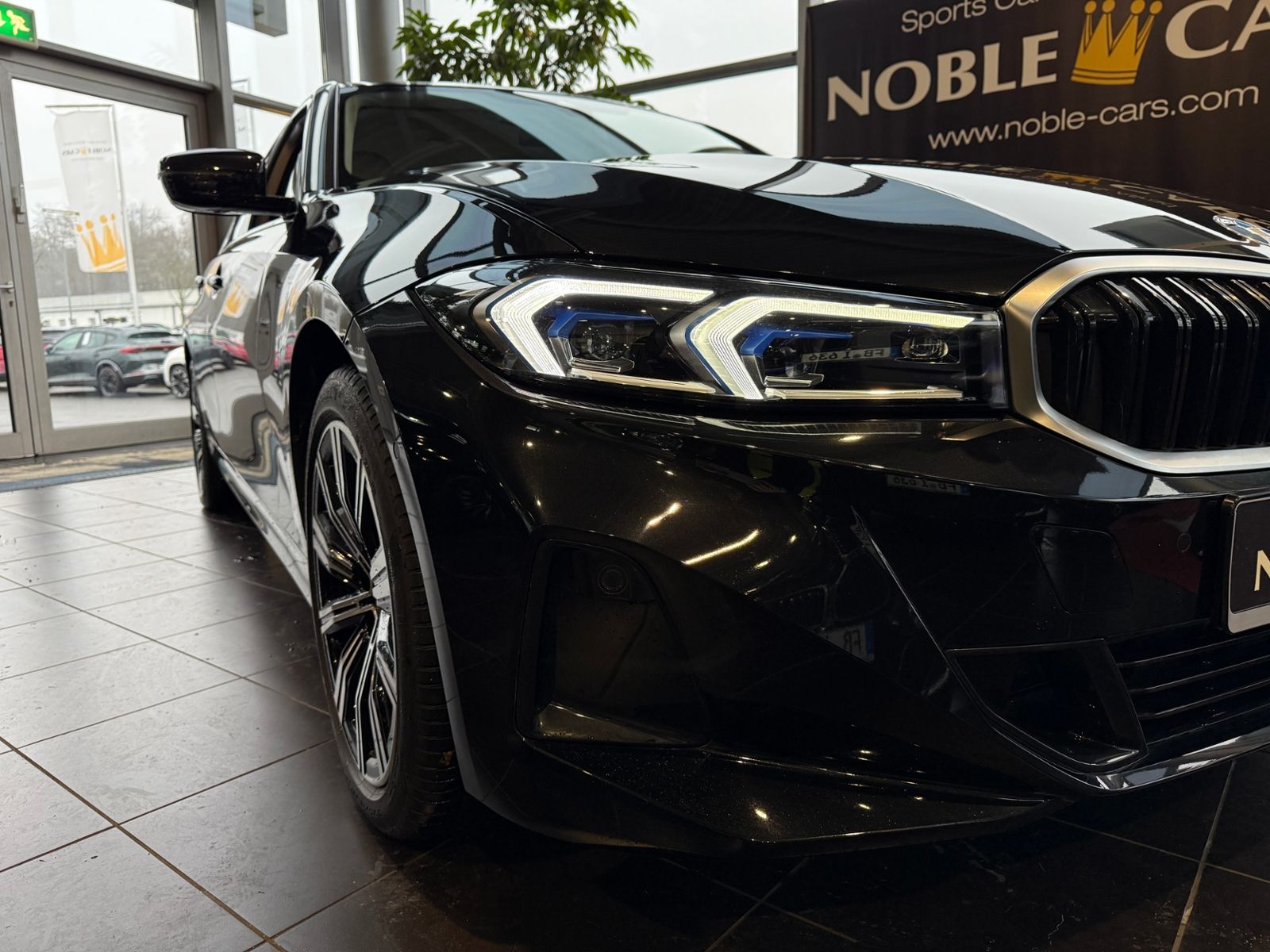 Fahrzeugabbildung BMW 320d Shadow Line AHK HUD KAM LED