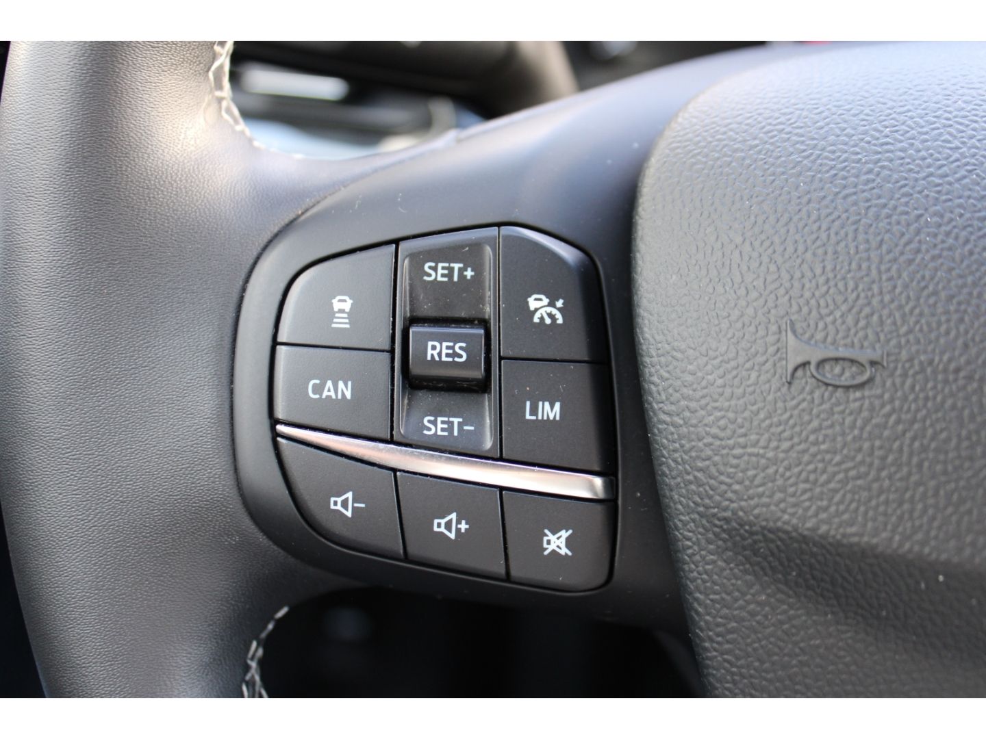 FORD Puma Titanium 1.0 EcoBoost ACC LED Navi TWA RFK - Image 17