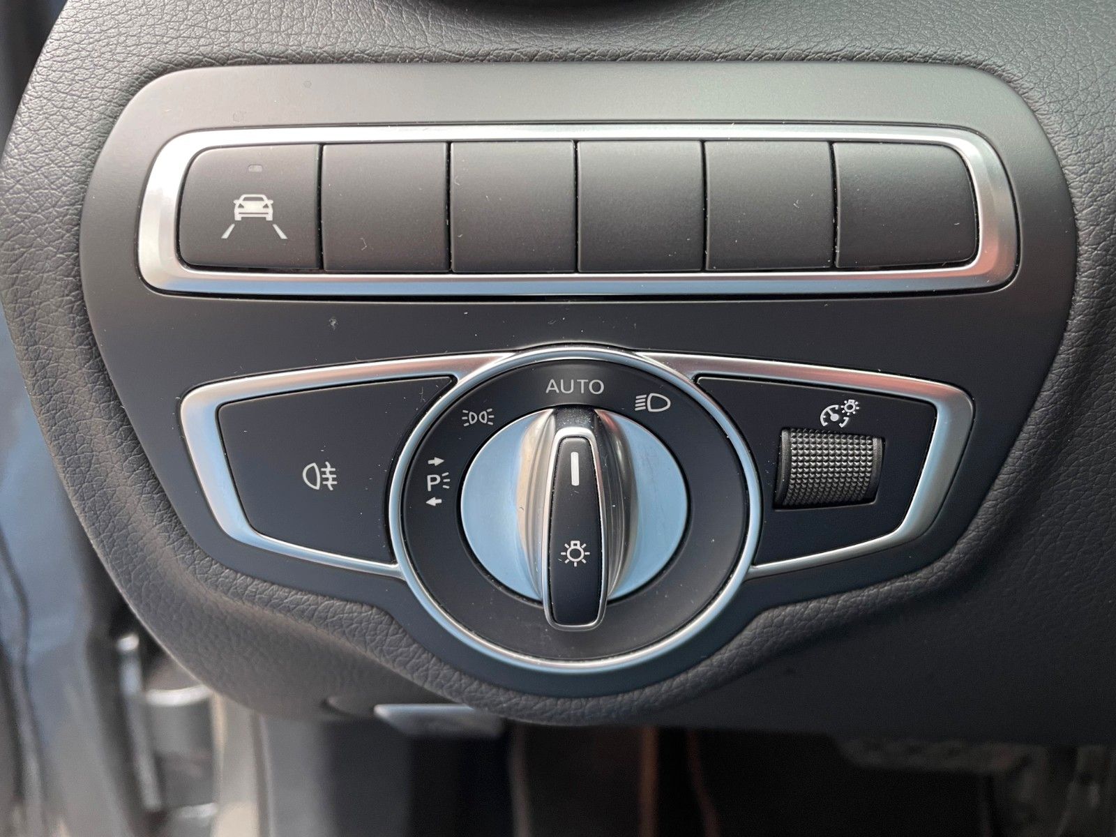 Fahrzeugabbildung Mercedes-Benz C 200 T AMG+Burm+AHK+Ambiente+360+Night