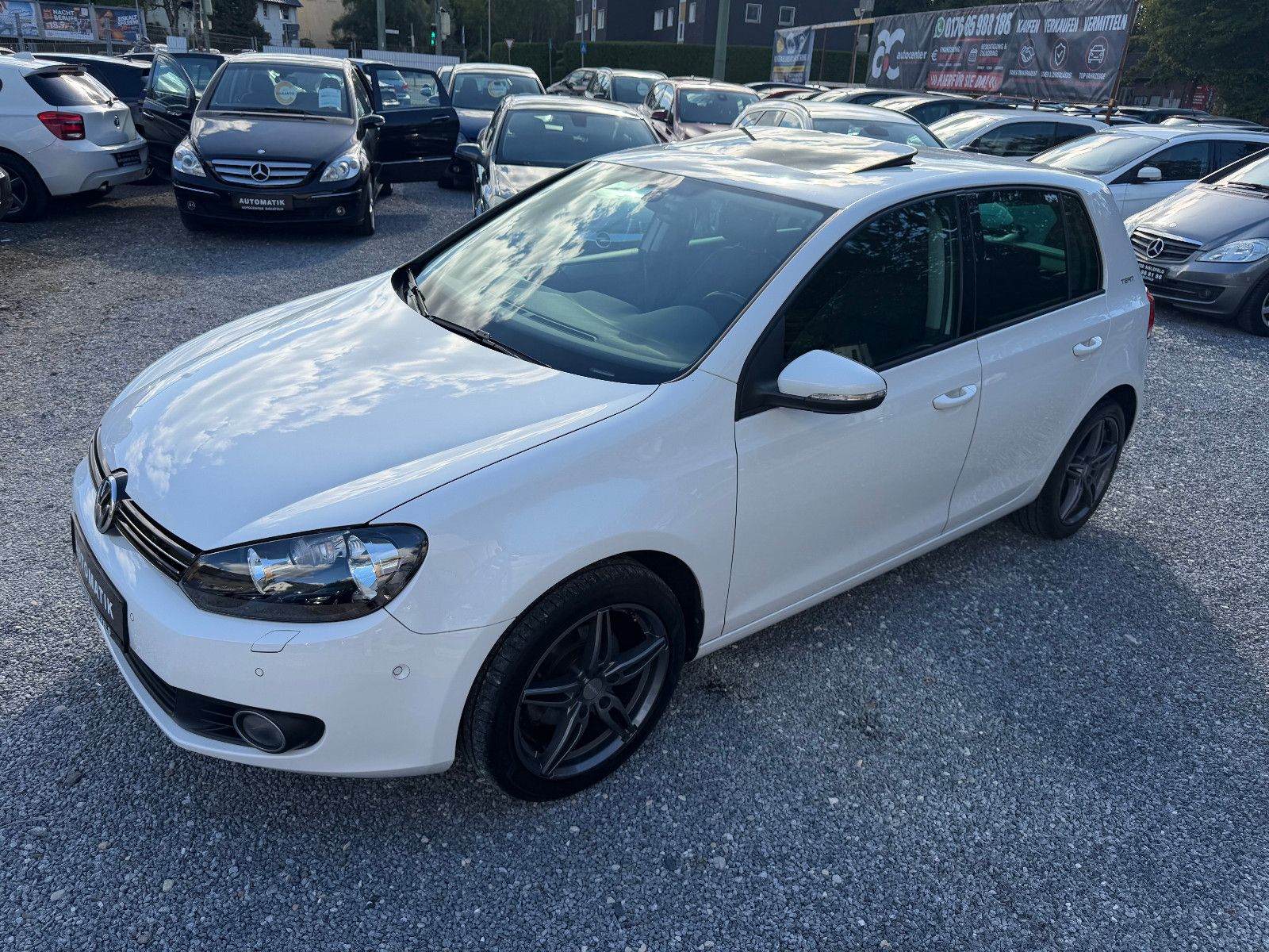 Volkswagen Golf - 1