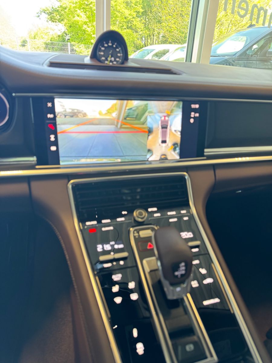 Fahrzeugabbildung Porsche Panamera Sport Turismo 4 E-Hybrid Platinum Editi