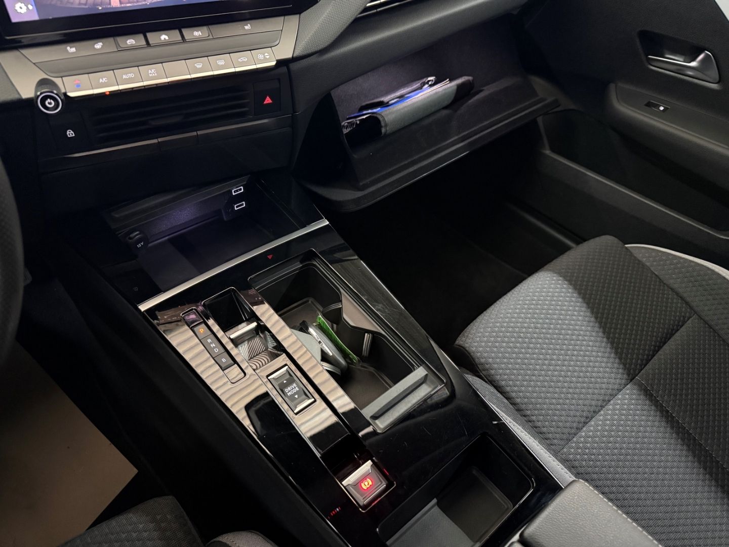 Fahrzeugabbildung Opel Astra 1.6 Turbo Edition Plug-in-Hybrid