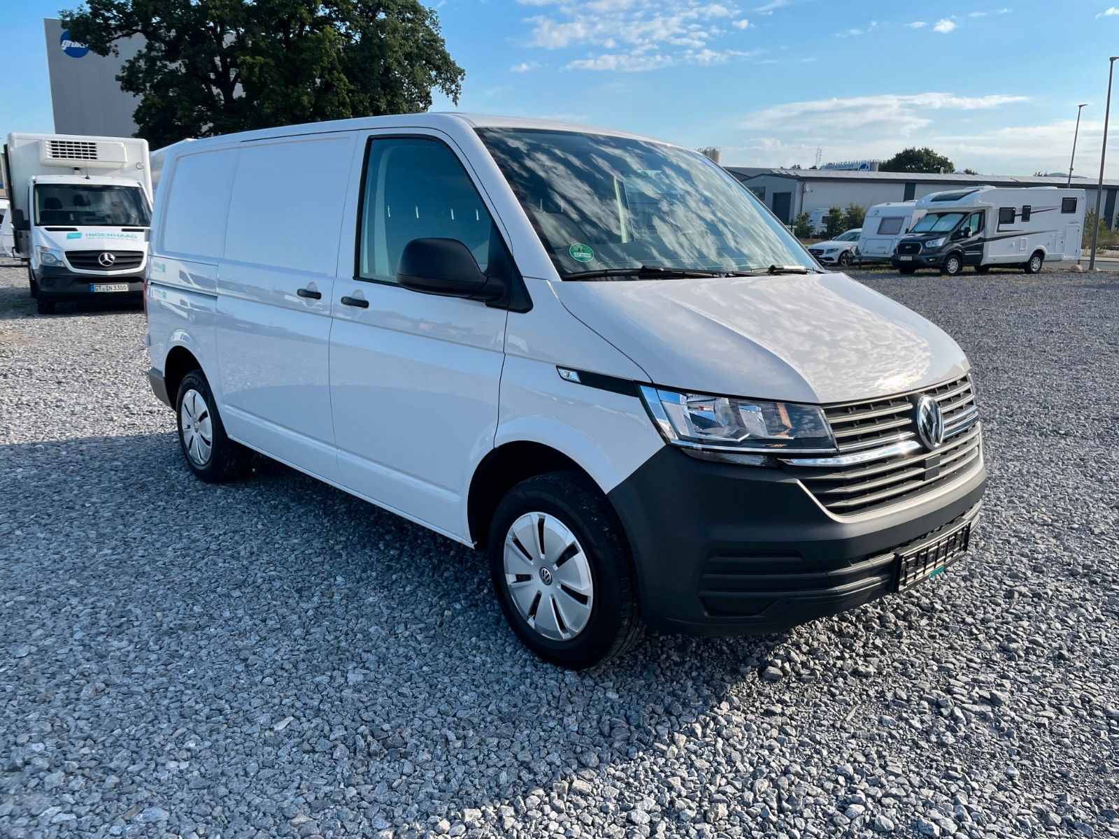 Fahrzeugabbildung Volkswagen T6.1  Transporter 2.0 TDI  / Klima / Flügeltürer