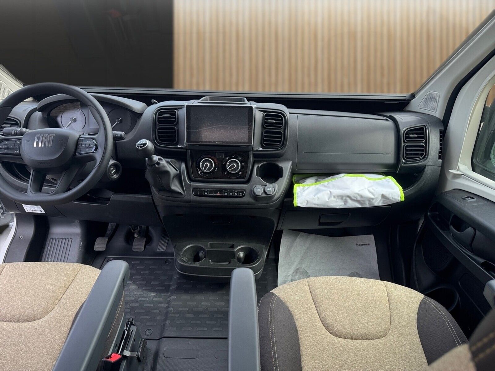 Fahrzeugabbildung Forster Livin Up FV599EBL Solar,Markise,RK