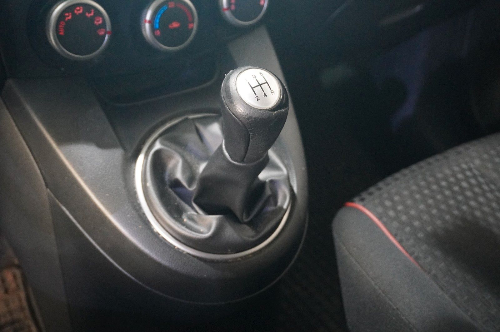 Fahrzeugabbildung Mazda 2 Lim. 1.6D SPORT LINE KLIMA/NEBEL/CD/TÜV/AHK