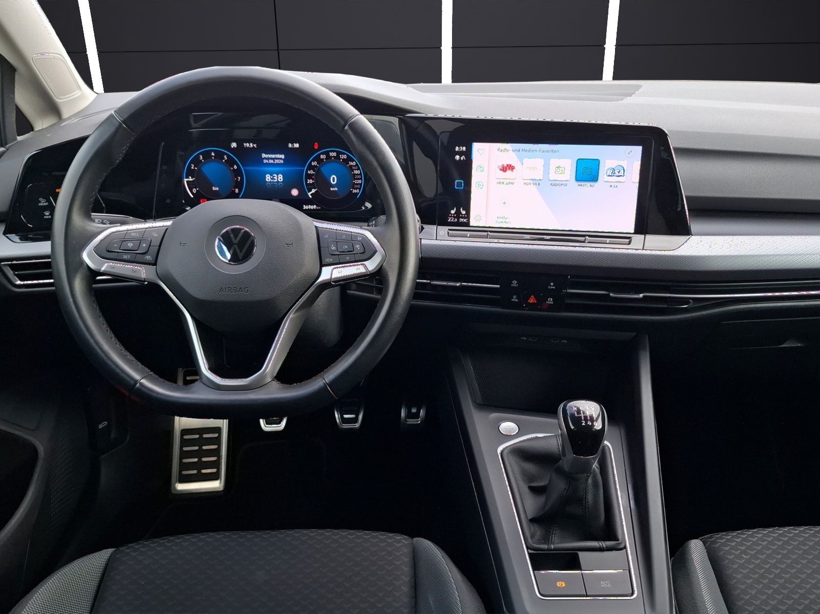 Fahrzeugabbildung Volkswagen Golf VIII TSI Active Standhzg. LEDplus Navi AID
