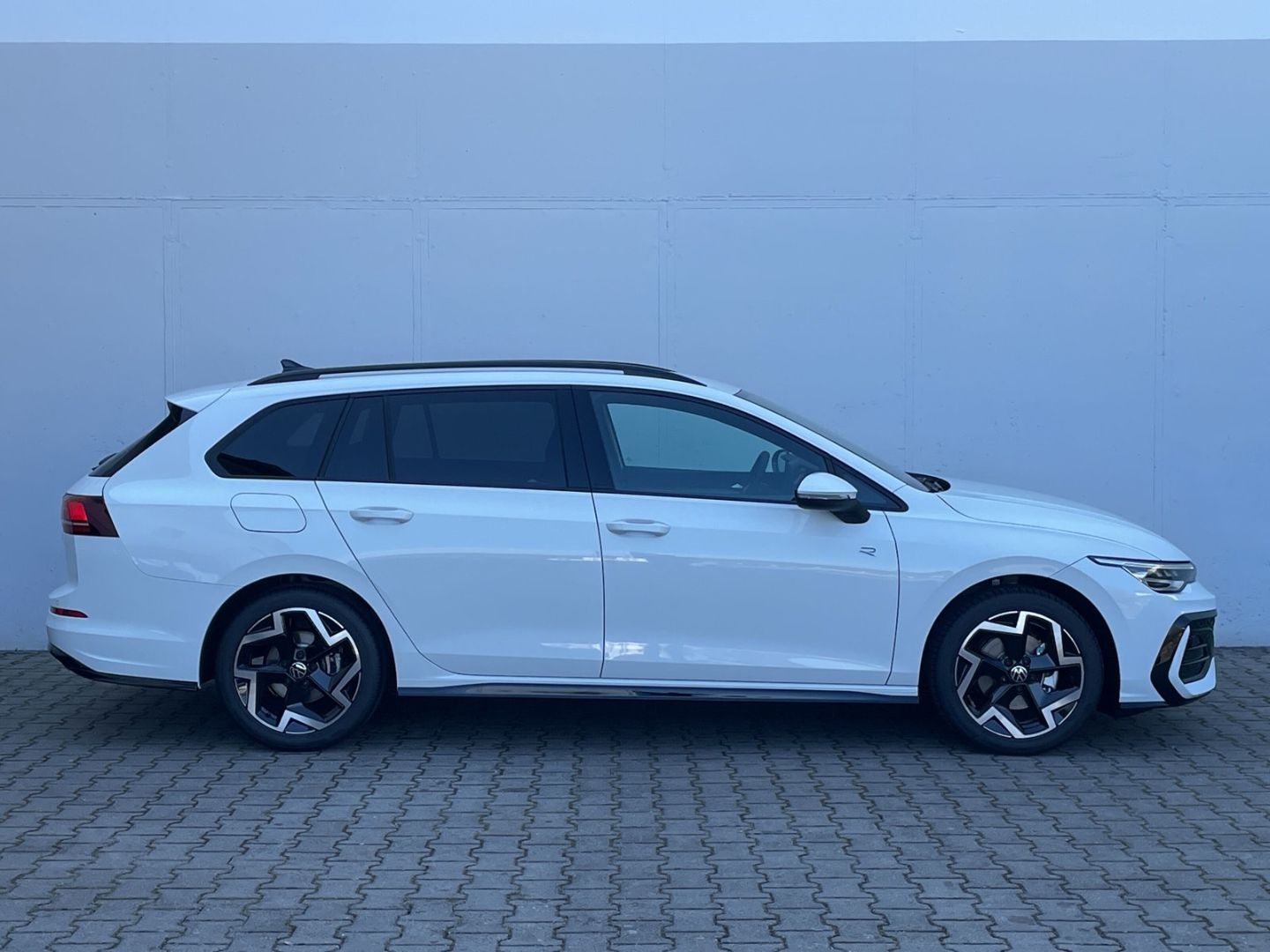 Golf Variant VIII 1.5 eTSI DSG R-Line AHK/Kamera