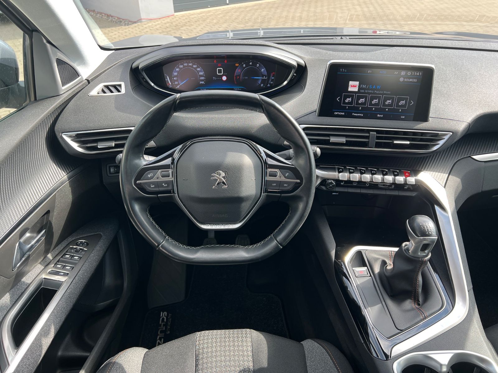 Fahrzeugabbildung Peugeot 5008 PureTech 130 Allure