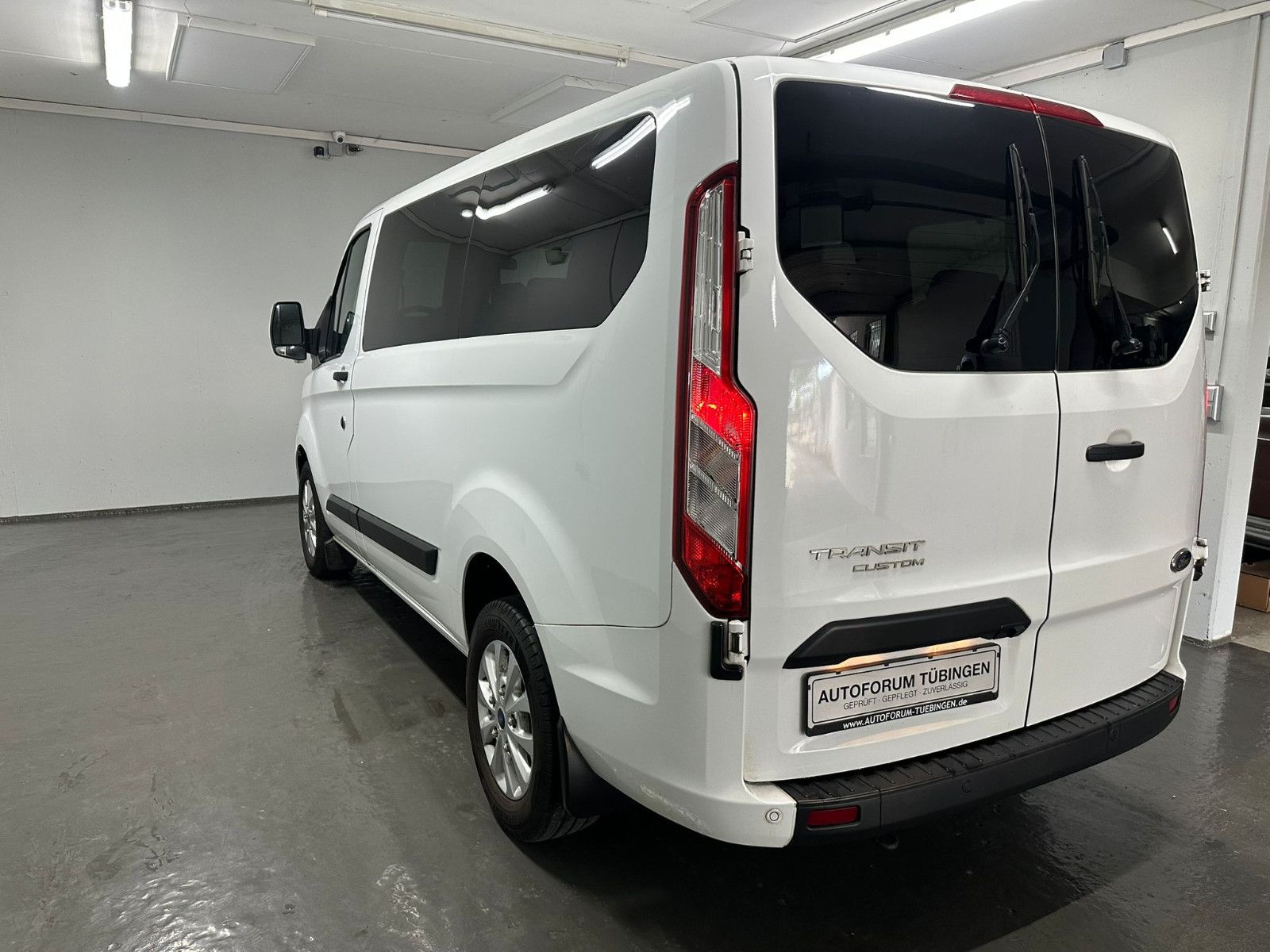 Fahrzeugabbildung Ford Transit Custom 320 L1H1* 9SITZE*NAVI*KLIMA*SDH*