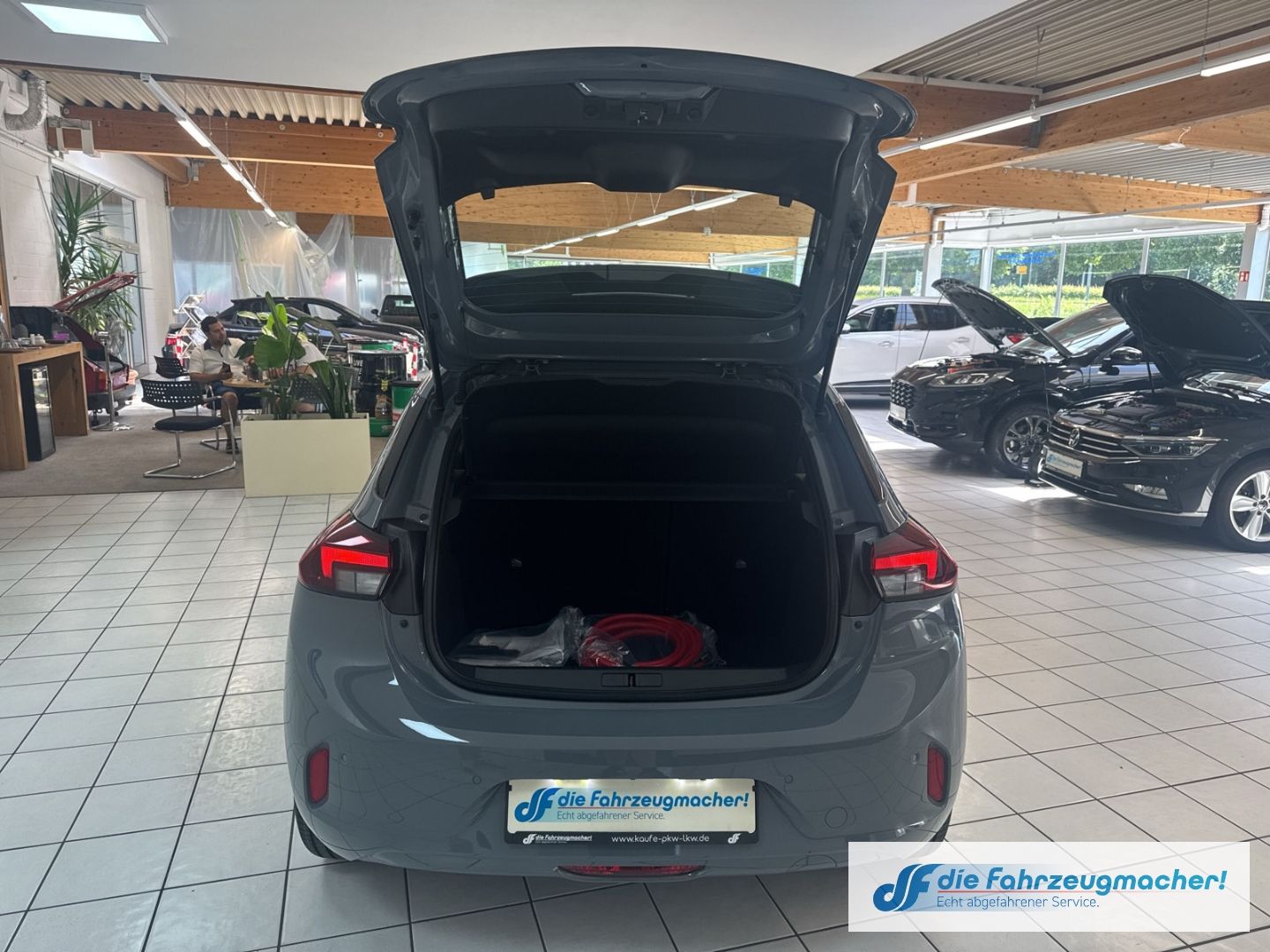 Fahrzeugabbildung Opel Corsa-e Edition Digitales Cockpit Sitzhzg LED Ap