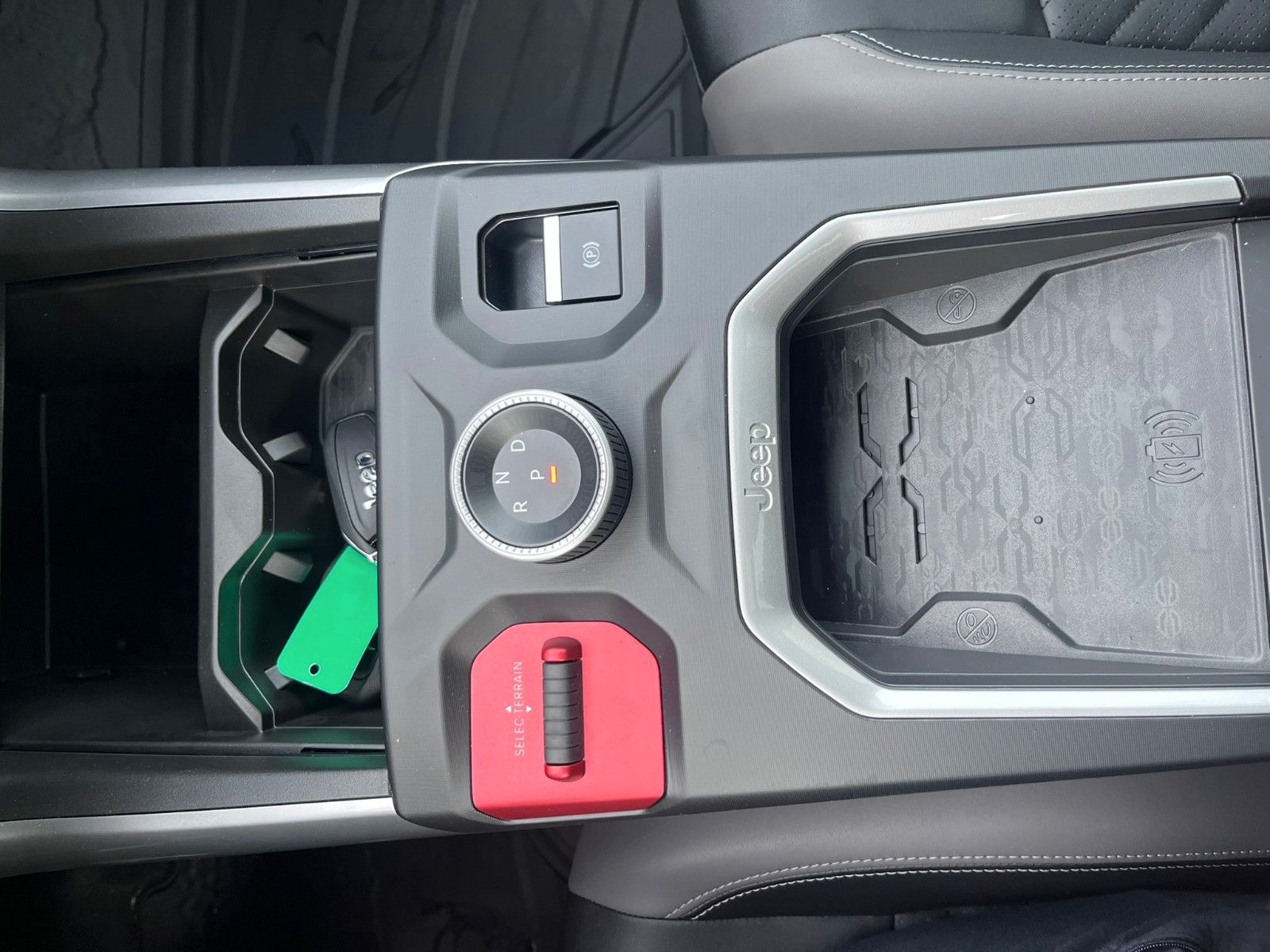 Fahrzeugabbildung Jeep Compass E-Hybrid 1.2 eDCT 100 kW First Edition