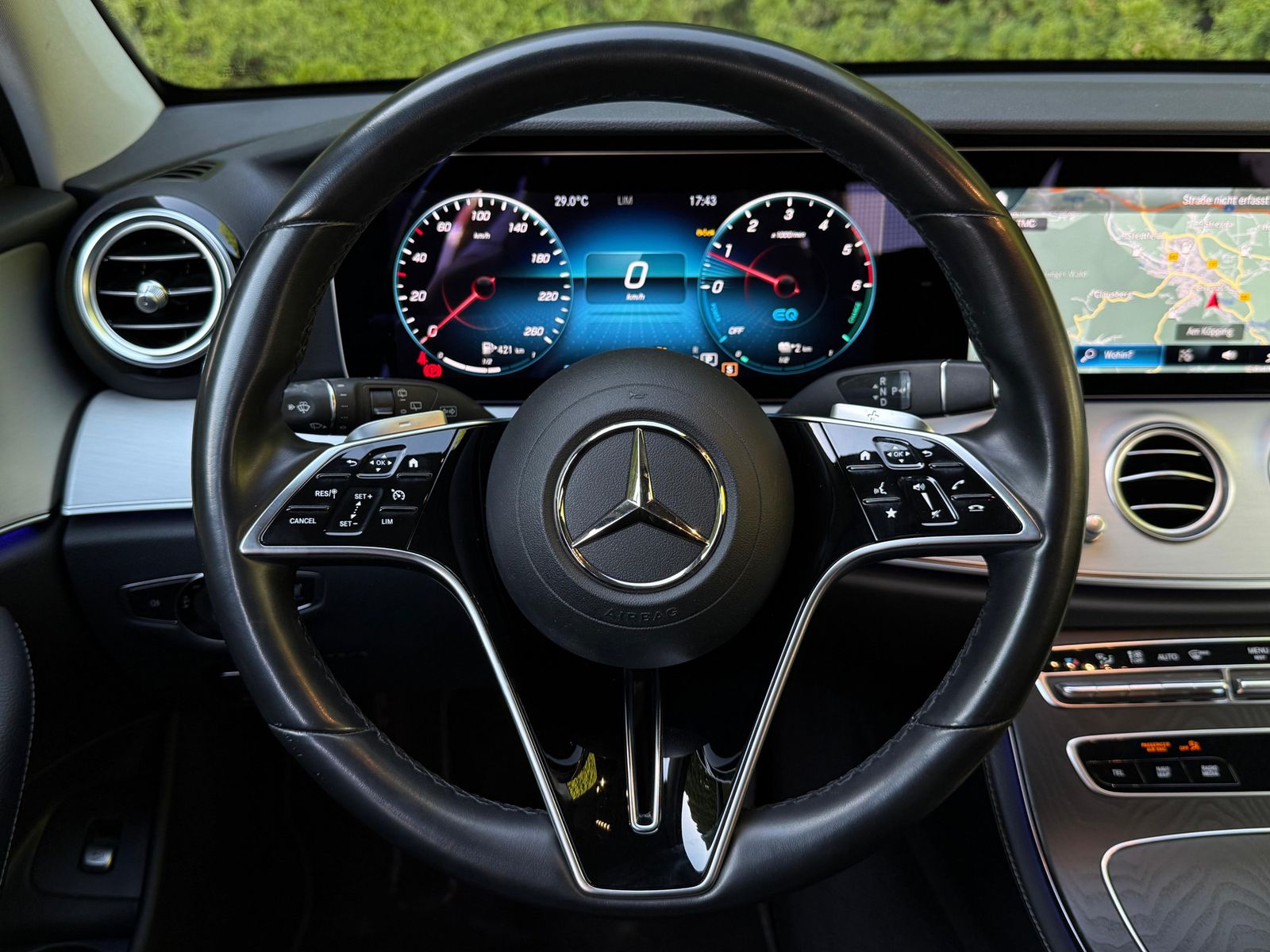 Fahrzeugabbildung Mercedes-Benz E 300 de T 9G NIGHT+LED+SHZ+KAM+AMBI+MBUX+PARK+