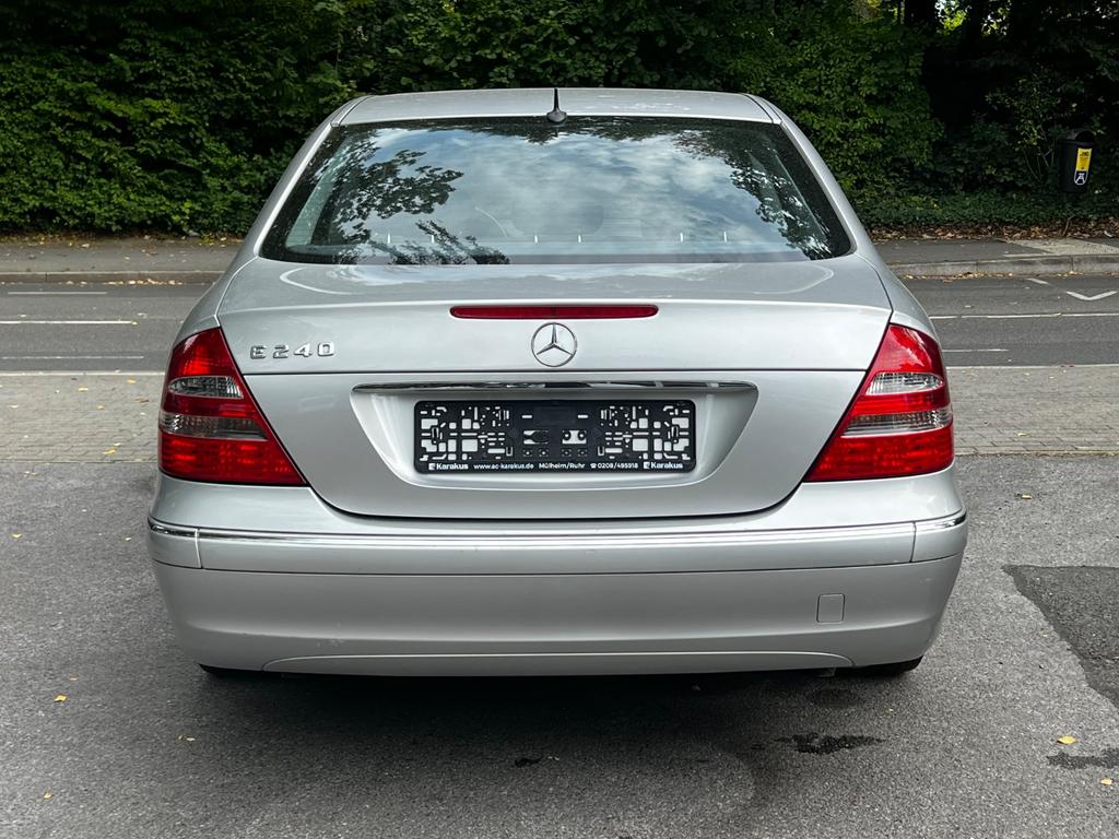 Mercedes-Benz E 240