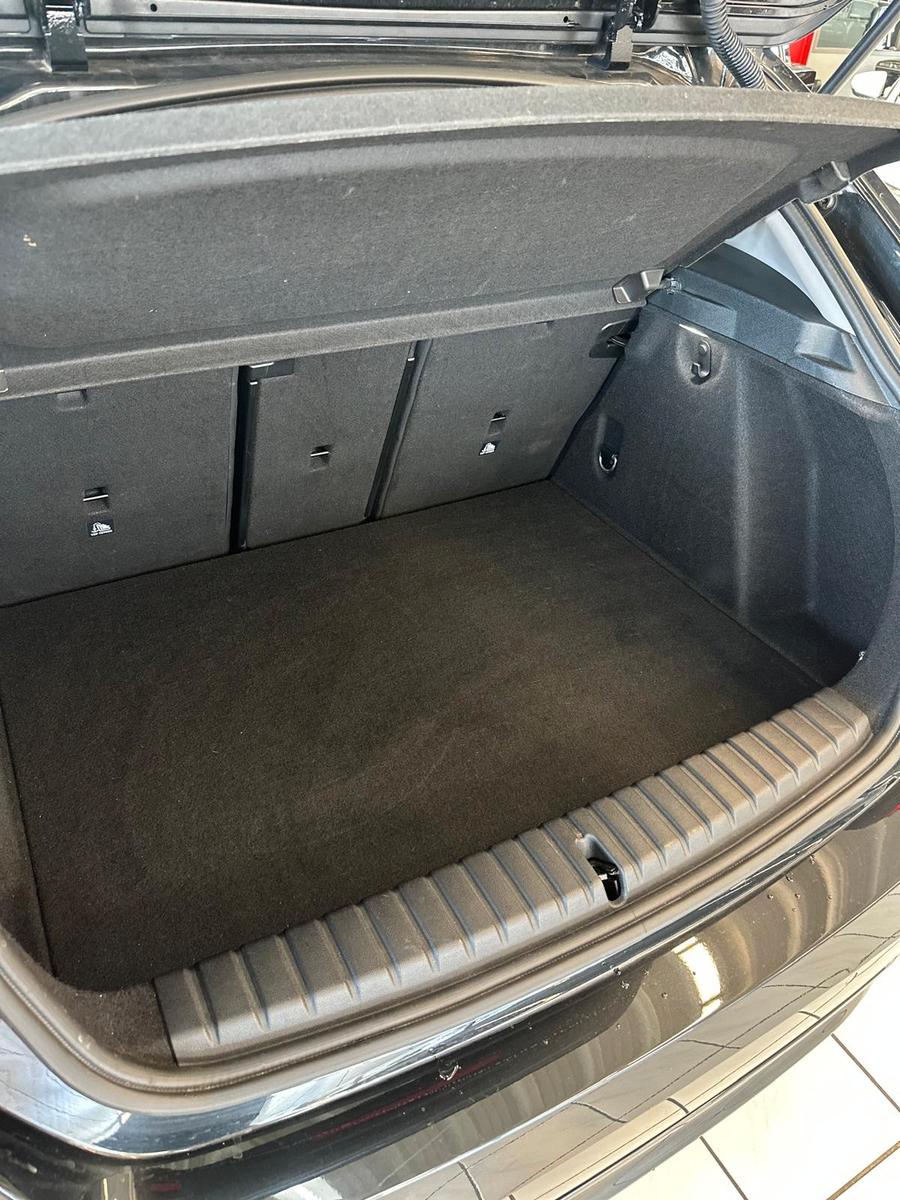 BMW 118i 1 Limousine Navi HeadUp Sport Line 8fach