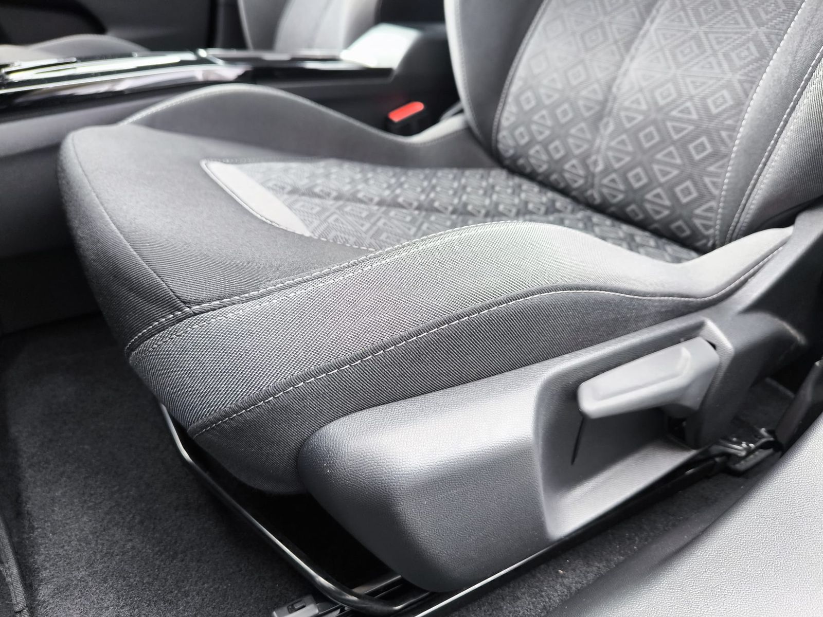 Fahrzeugabbildung Opel Mokka-e e Edition LED+NAVI+SHZ+KAM+TEMP+CARPL+WP
