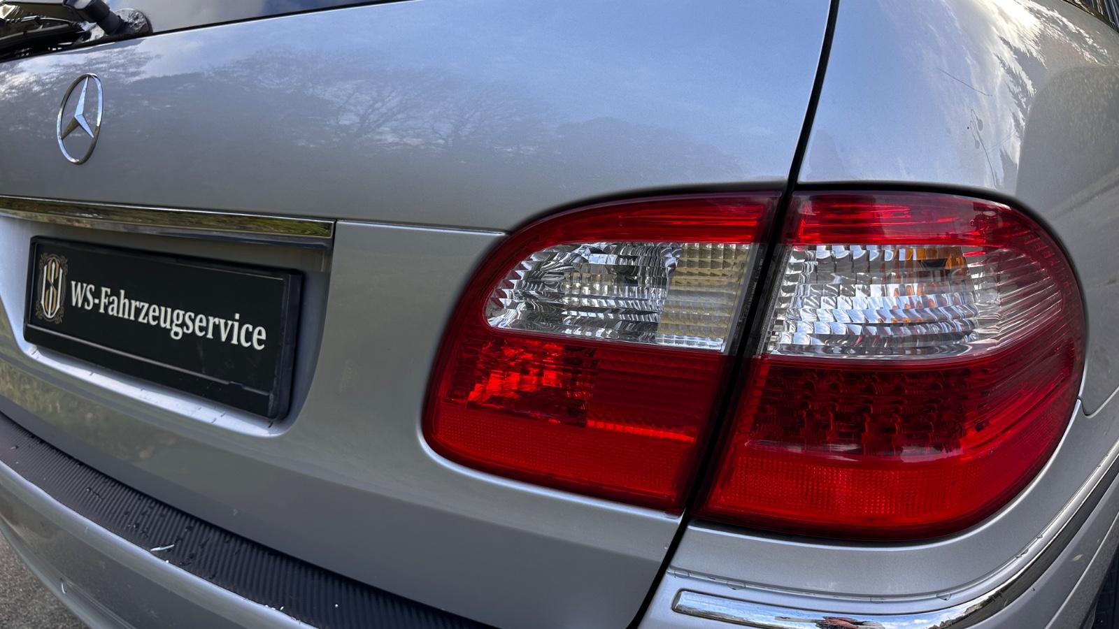 Mercedes-Benz E240 2005 — photo 36