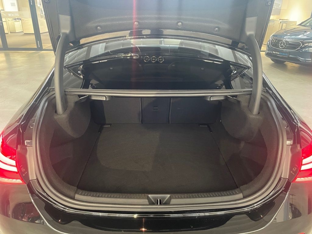 Fahrzeugabbildung Mercedes-Benz A 200 AMG Pano Navi LED Burm. KeyLess Sport KAM